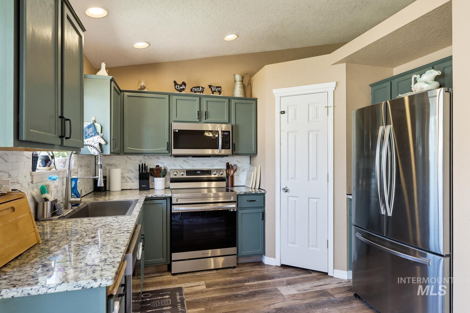1828 W Lotus Ponds Crt, Nampa, Idaho 83651, 3 Bedrooms, 2 Bathrooms, Residential For Sale, Price $399,990,MLS 98993068