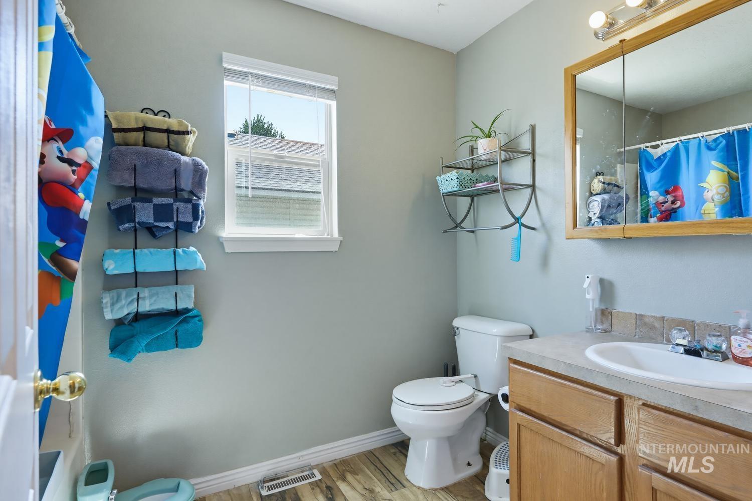 1828 W Lotus Ponds Crt, Nampa, Idaho 83651, 3 Bedrooms, 2 Bathrooms, Residential For Sale, Price $399,990,MLS 98993068
