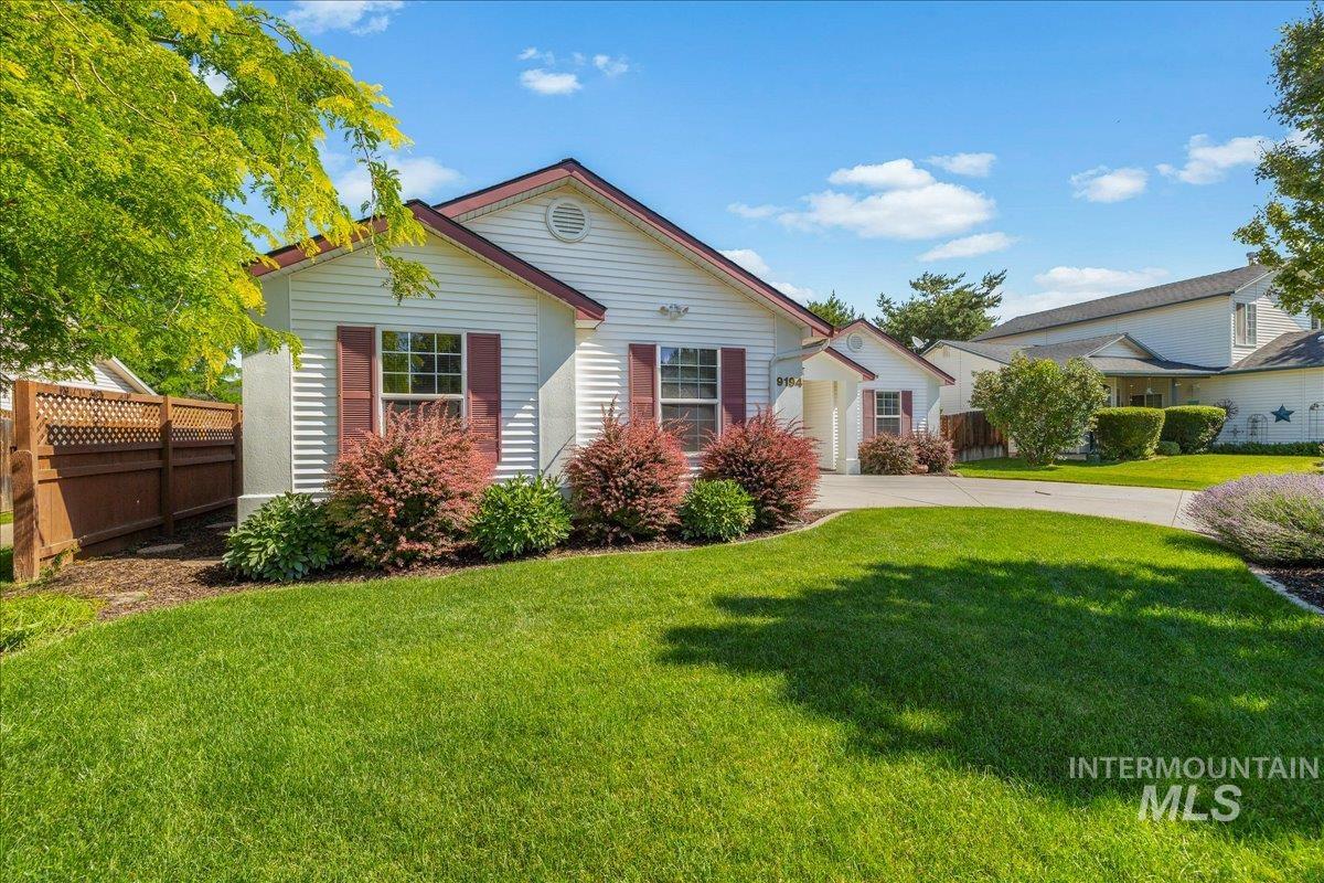 9194 W Ottawa Dr, Boise, Idaho 83709, 3 Bedrooms, 2 Bathrooms, Residential For Sale, Price $440,000,MLS 98993072