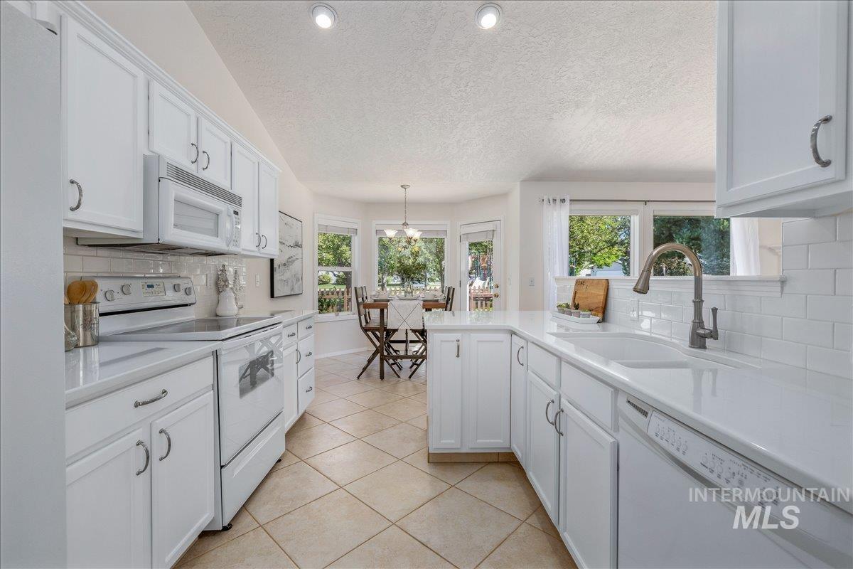9194 W Ottawa Dr, Boise, Idaho 83709, 3 Bedrooms, 2 Bathrooms, Residential For Sale, Price $440,000,MLS 98993072