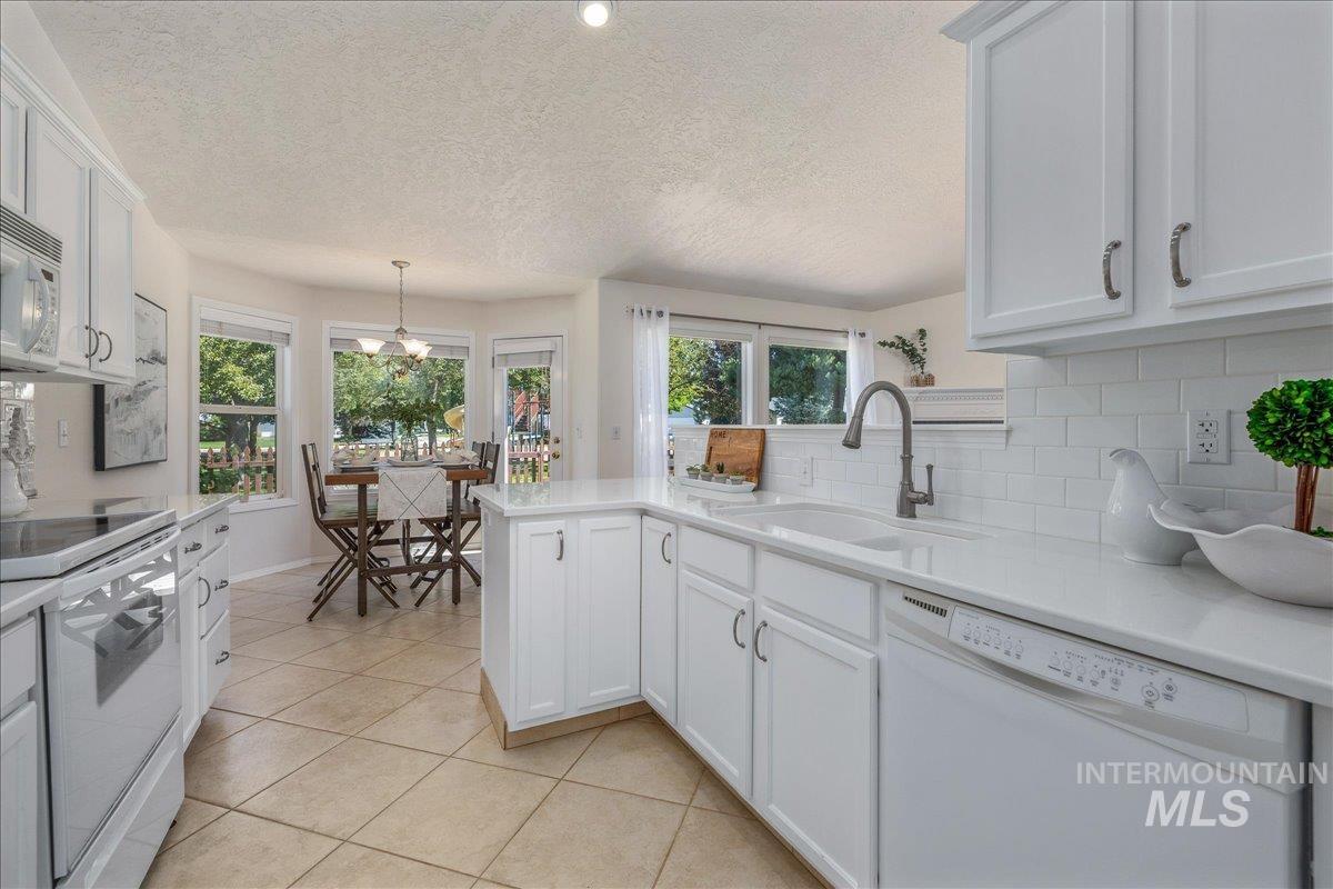9194 W Ottawa Dr, Boise, Idaho 83709, 3 Bedrooms, 2 Bathrooms, Residential For Sale, Price $440,000,MLS 98993072
