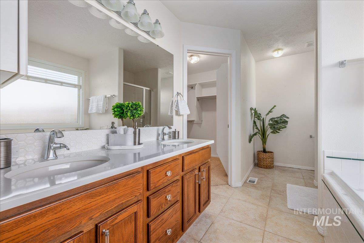 9194 W Ottawa Dr, Boise, Idaho 83709, 3 Bedrooms, 2 Bathrooms, Residential For Sale, Price $440,000,MLS 98993072