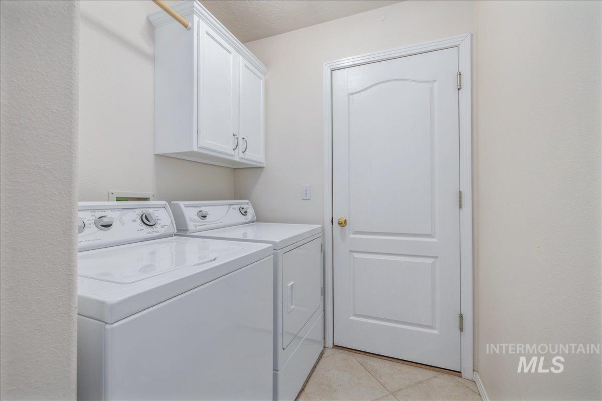 9194 W Ottawa Dr, Boise, Idaho 83709, 3 Bedrooms, 2 Bathrooms, Residential For Sale, Price $440,000,MLS 98993072