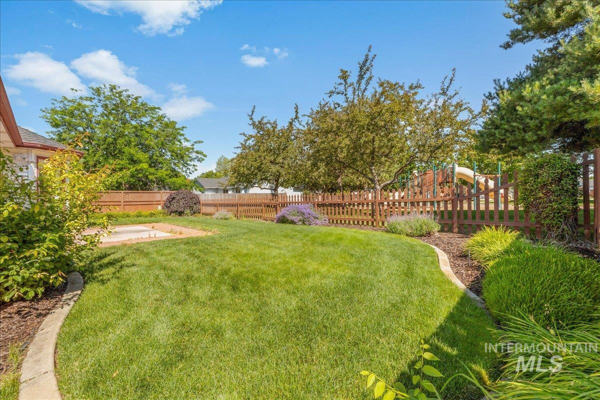 9194 W Ottawa Dr, Boise, Idaho 83709, 3 Bedrooms, 2 Bathrooms, Residential For Sale, Price $440,000,MLS 98993072
