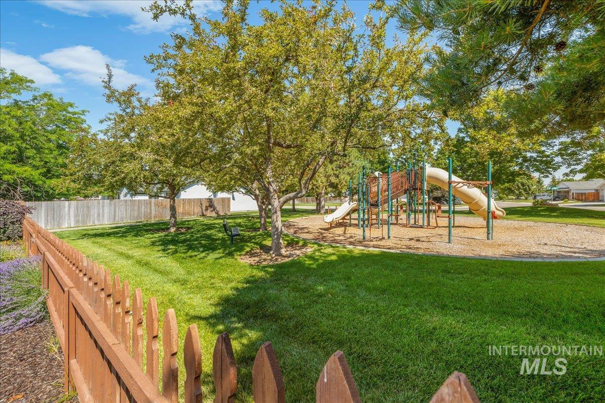 9194 W Ottawa Dr, Boise, Idaho 83709, 3 Bedrooms, 2 Bathrooms, Residential For Sale, Price $440,000,MLS 98993072