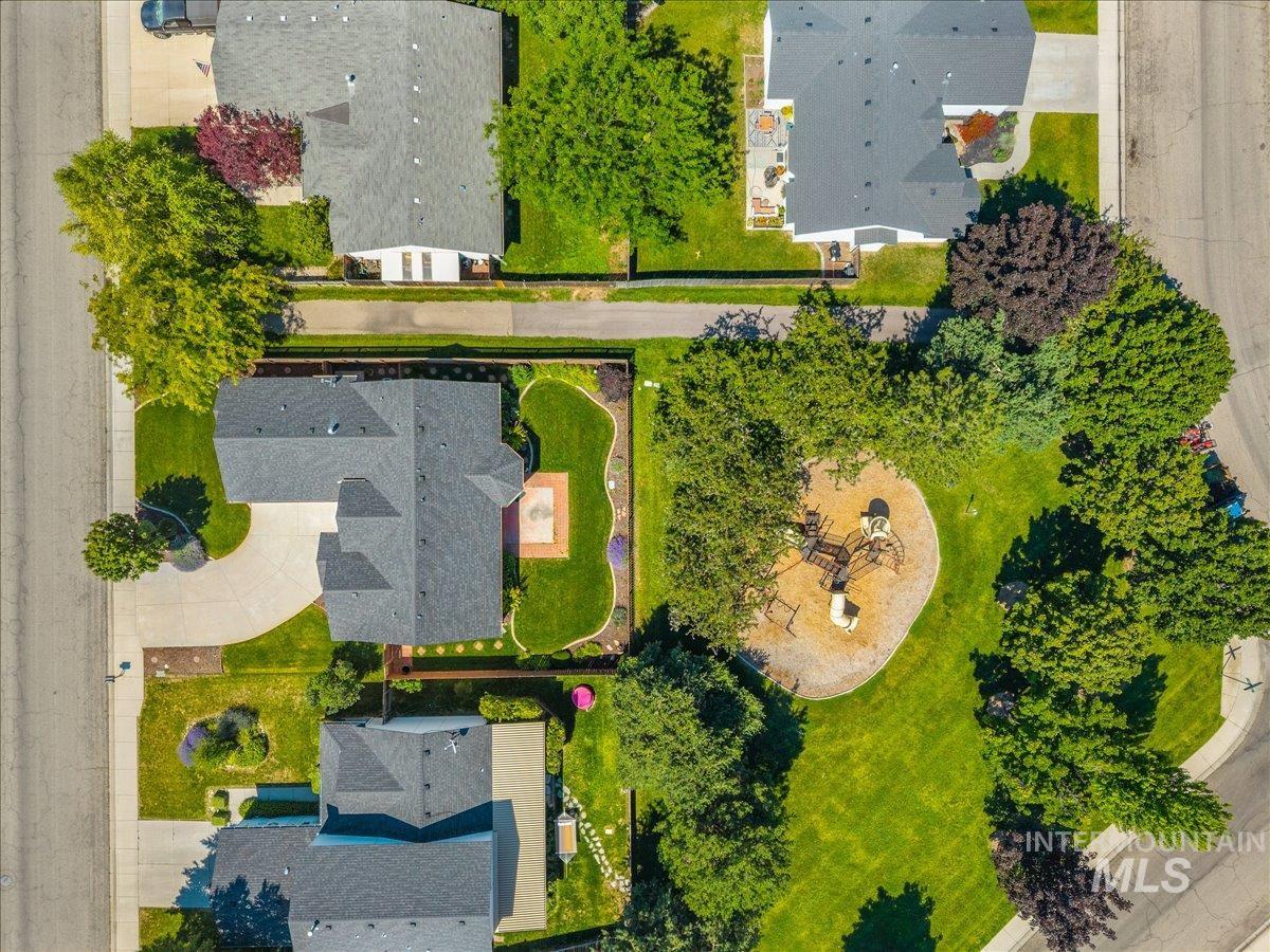 9194 W Ottawa Dr, Boise, Idaho 83709, 3 Bedrooms, 2 Bathrooms, Residential For Sale, Price $440,000,MLS 98993072