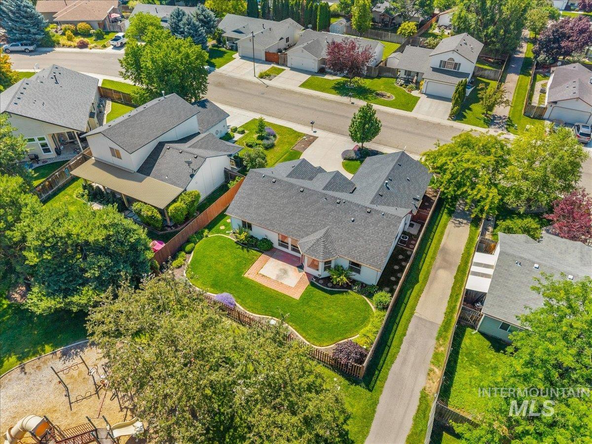 9194 W Ottawa Dr, Boise, Idaho 83709, 3 Bedrooms, 2 Bathrooms, Residential For Sale, Price $440,000,MLS 98993072
