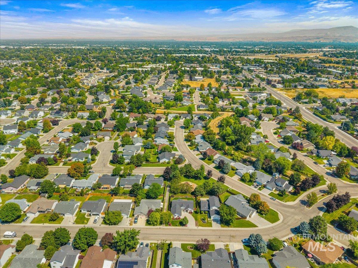 9194 W Ottawa Dr, Boise, Idaho 83709, 3 Bedrooms, 2 Bathrooms, Residential For Sale, Price $440,000,MLS 98993072