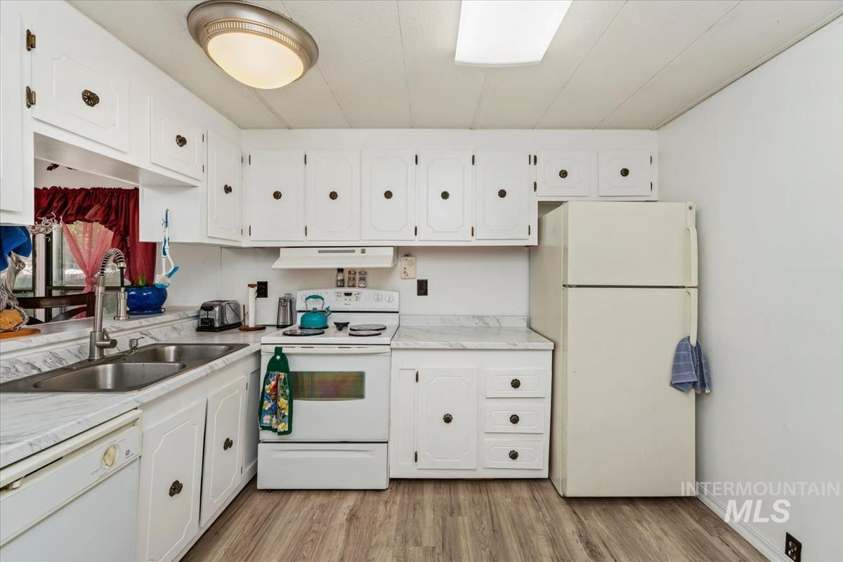 1160 W Concord, Boise, Idaho 83706, 2 Bedrooms, 2 Bathrooms, Residential For Sale, Price $107,000,MLS 98993078