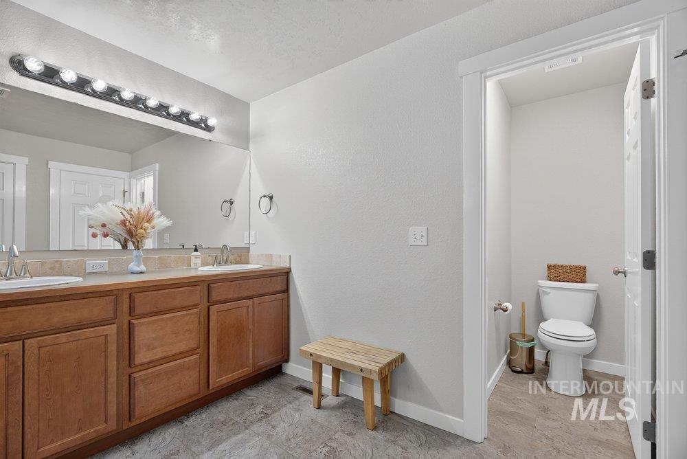 5403 N. Beaham Ave., Meridian, Idaho 83646, 5 Bedrooms, 2.5 Bathrooms, Residential For Sale, Price $525,000, 98993081