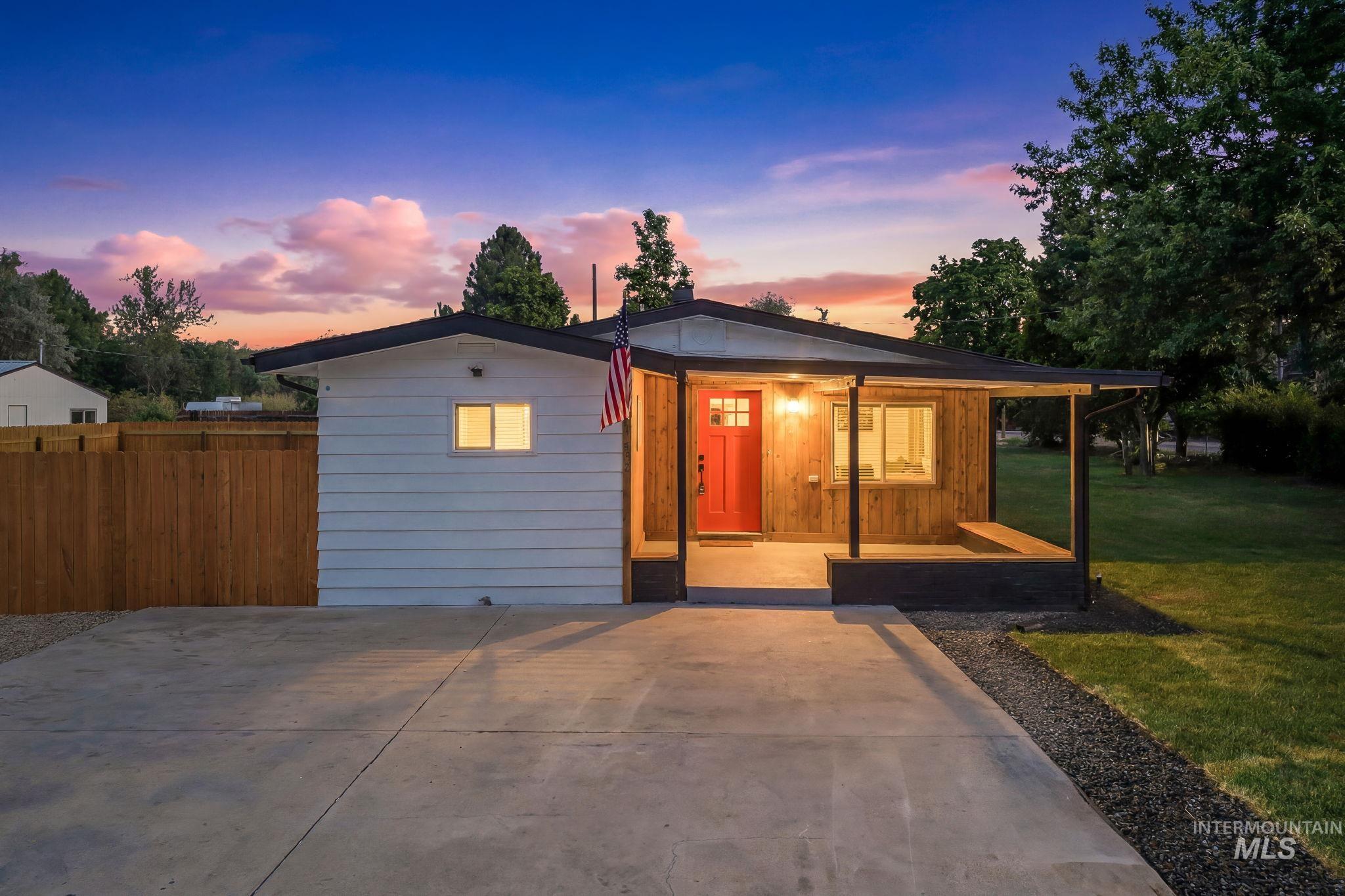 2152 S Artesian Rd, Eagle, Idaho 83616, 3 Bedrooms, 2 Bathrooms, Residential For Sale, Price $749,990,MLS 98993083
