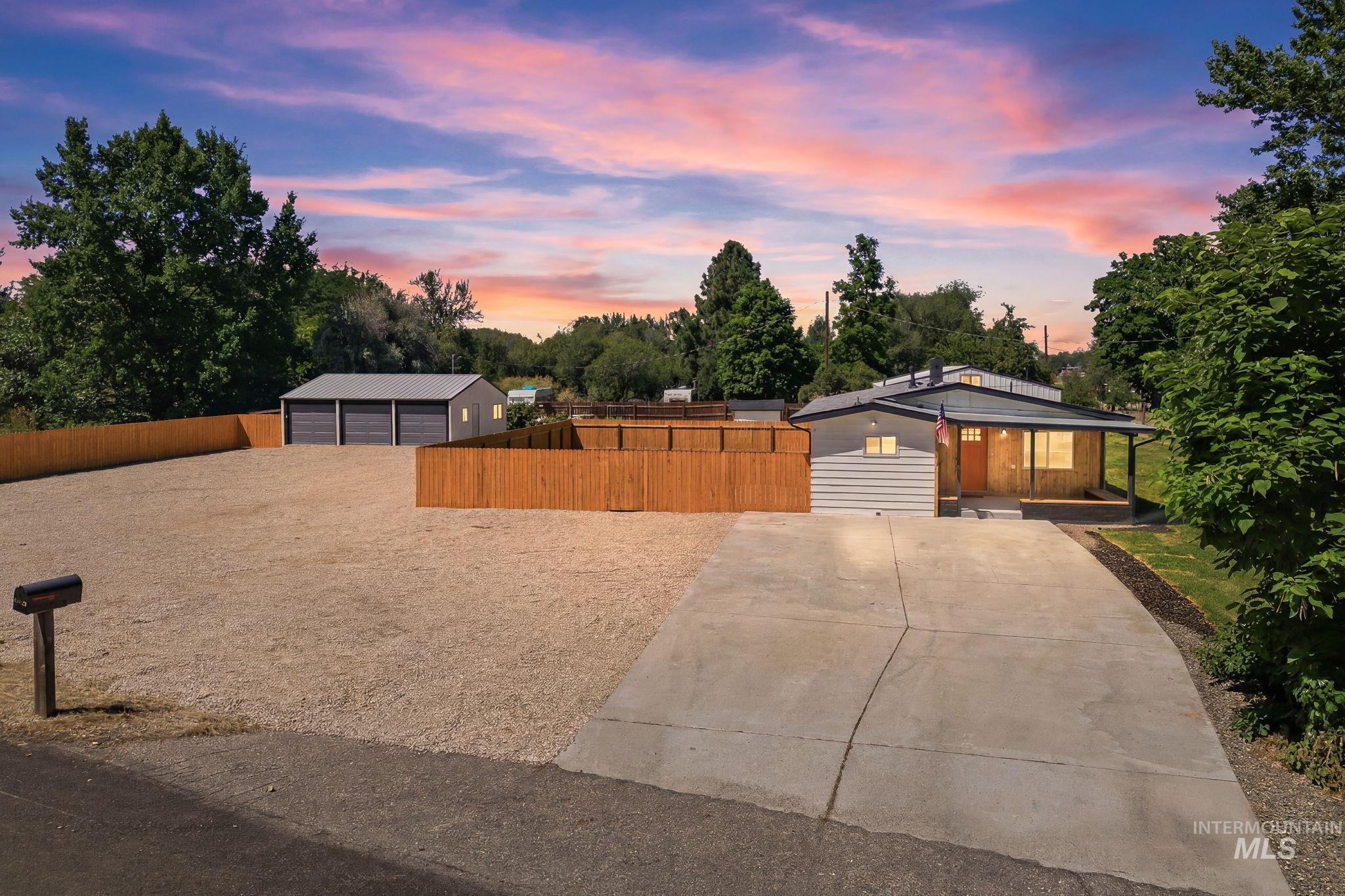 2152 S Artesian Rd, Eagle, Idaho 83616, 3 Bedrooms, 2 Bathrooms, Residential For Sale, Price $749,990,MLS 98993083