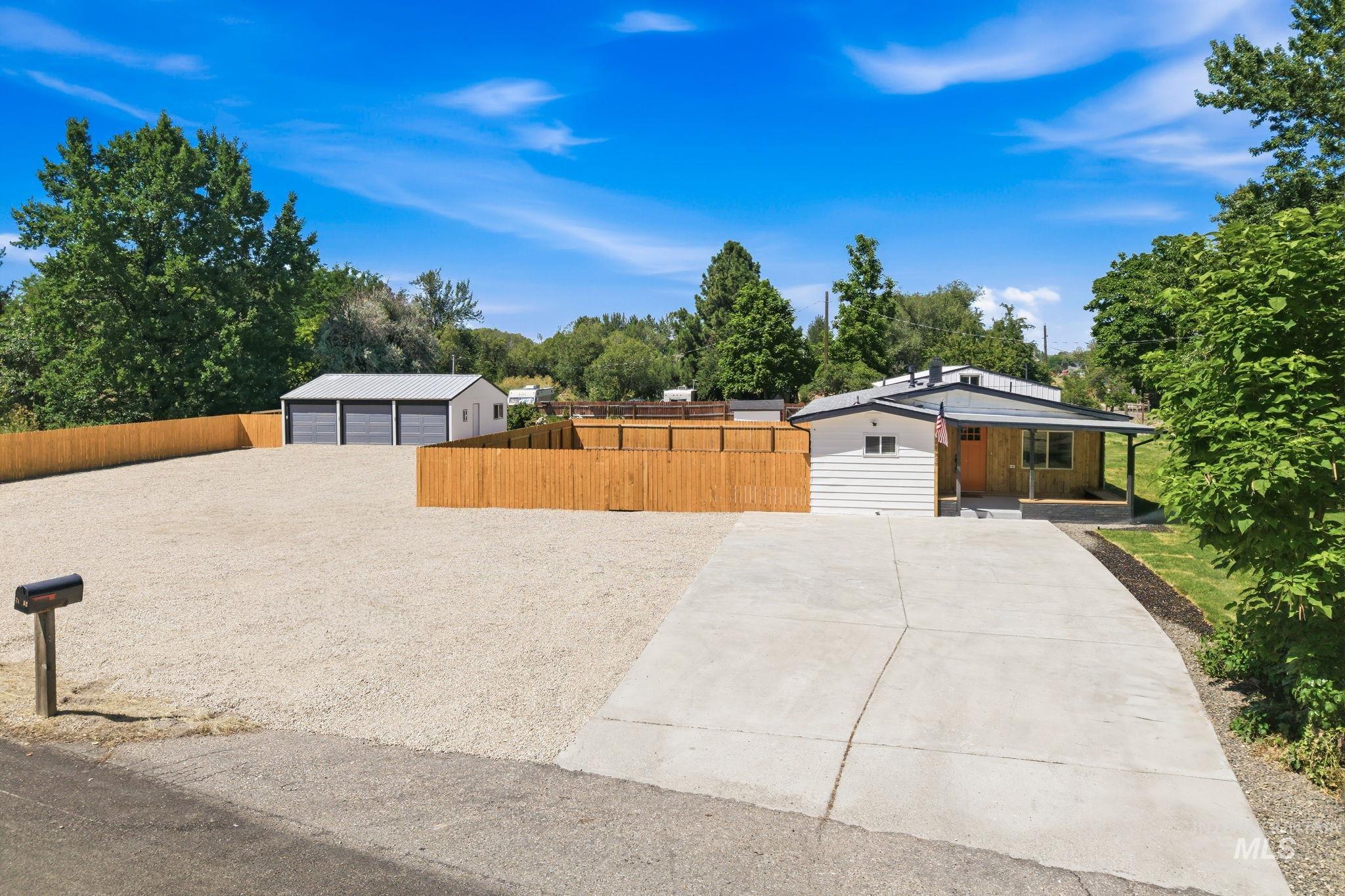 2152 S Artesian Rd, Eagle, Idaho 83616, 3 Bedrooms, 2 Bathrooms, Residential For Sale, Price $749,990,MLS 98993083