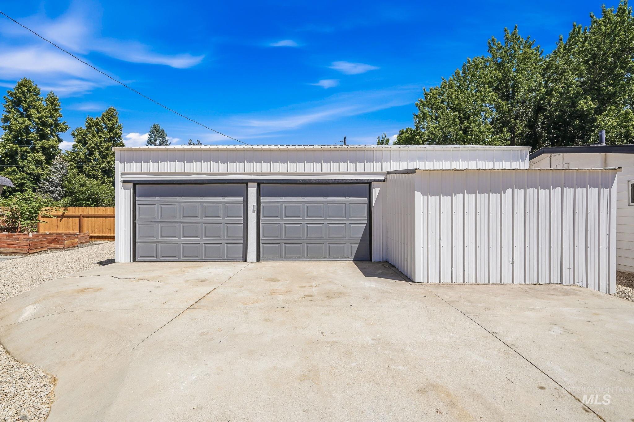 2152 S Artesian Rd, Eagle, Idaho 83616, 3 Bedrooms, 2 Bathrooms, Residential For Sale, Price $749,990,MLS 98993083