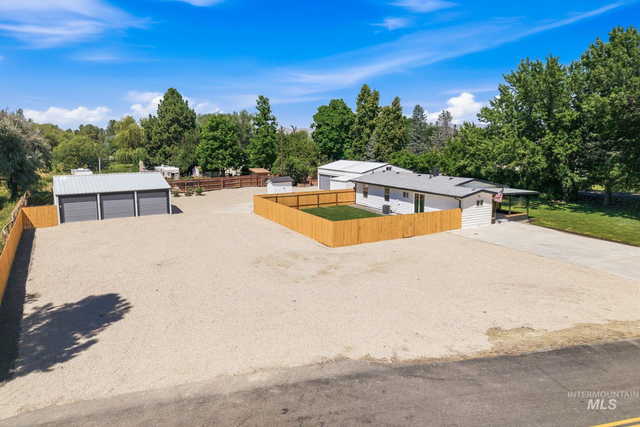 2152 S Artesian Rd, Eagle, Idaho 83616, 3 Bedrooms, 2 Bathrooms, Residential For Sale, Price $749,990,MLS 98993083