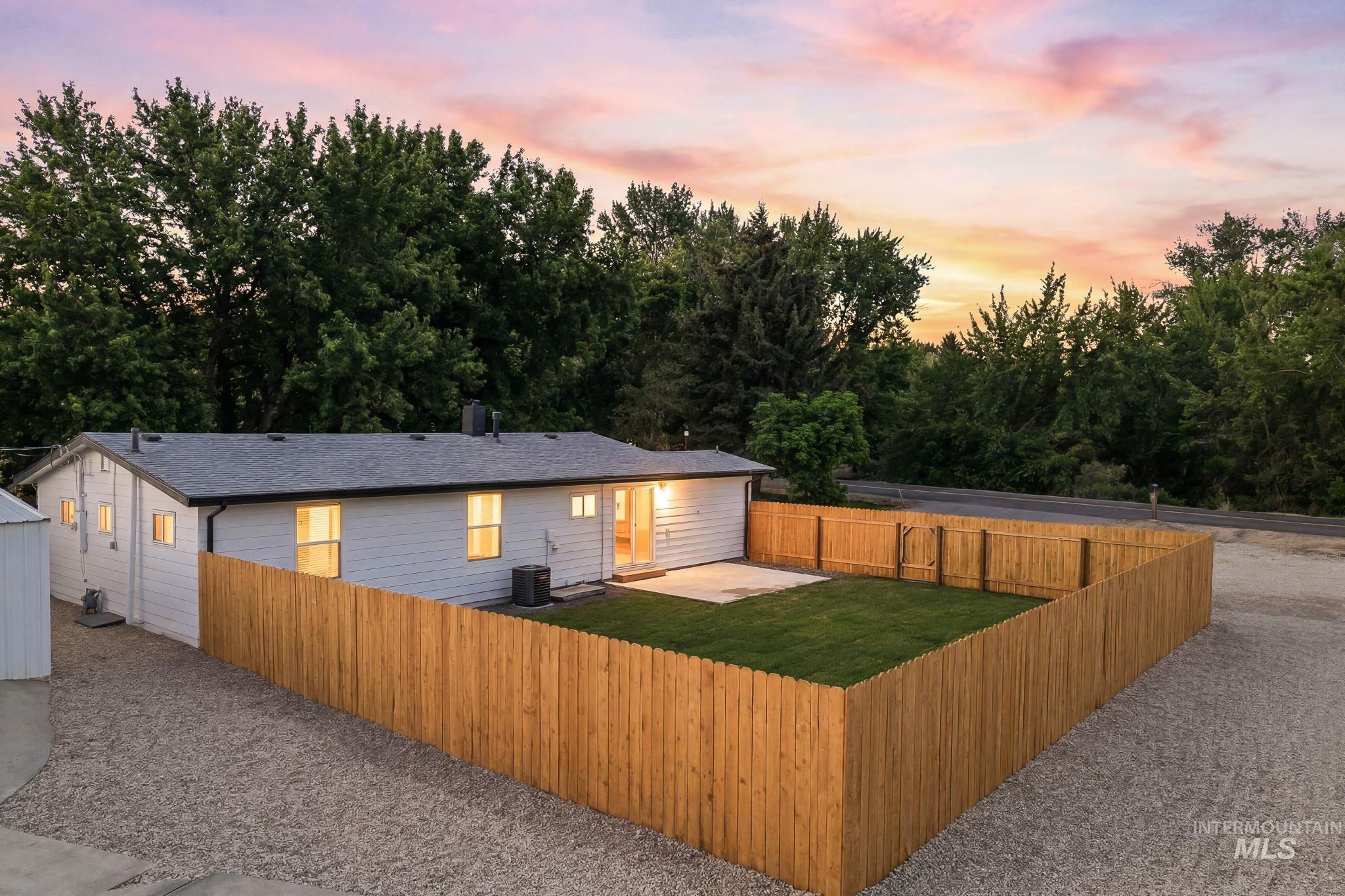 2152 S Artesian Rd, Eagle, Idaho 83616, 3 Bedrooms, 2 Bathrooms, Residential For Sale, Price $749,990,MLS 98993083