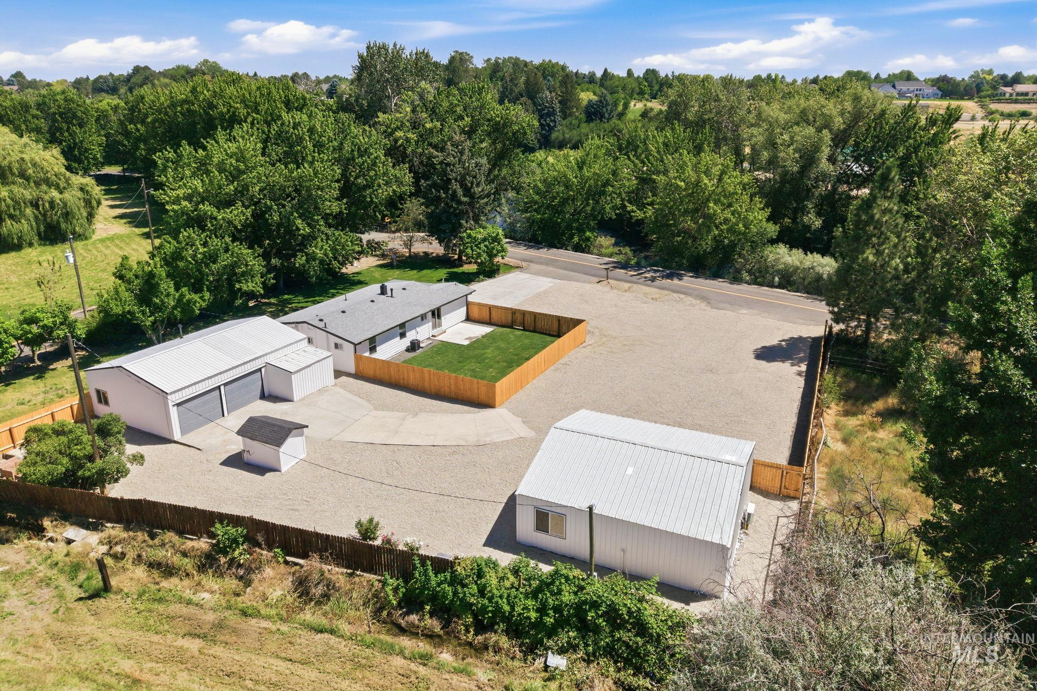 2152 S Artesian Rd, Eagle, Idaho 83616, 3 Bedrooms, 2 Bathrooms, Residential For Sale, Price $749,990,MLS 98993083