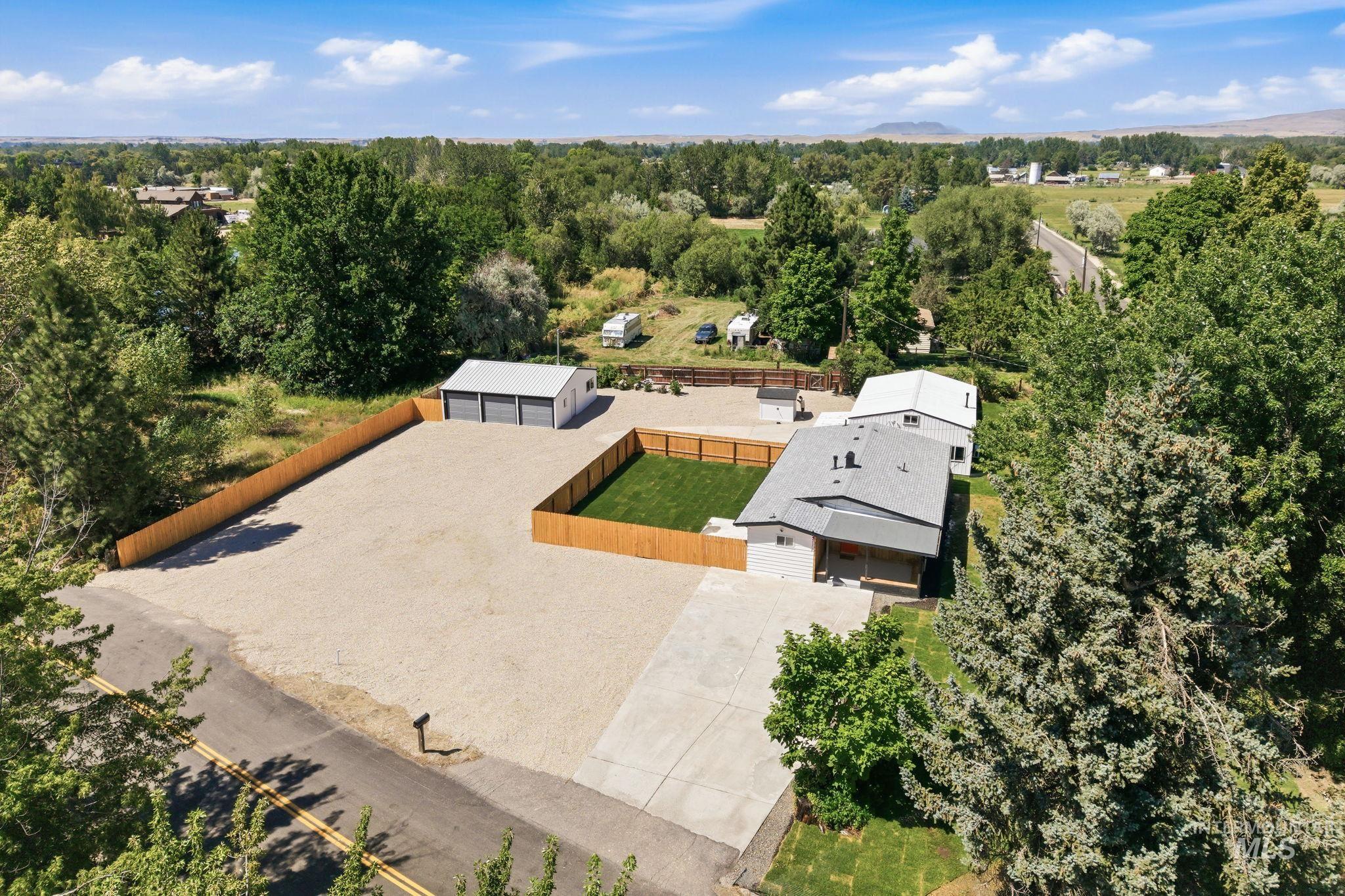 2152 S Artesian Rd, Eagle, Idaho 83616, 3 Bedrooms, 2 Bathrooms, Residential For Sale, Price $749,990,MLS 98993083