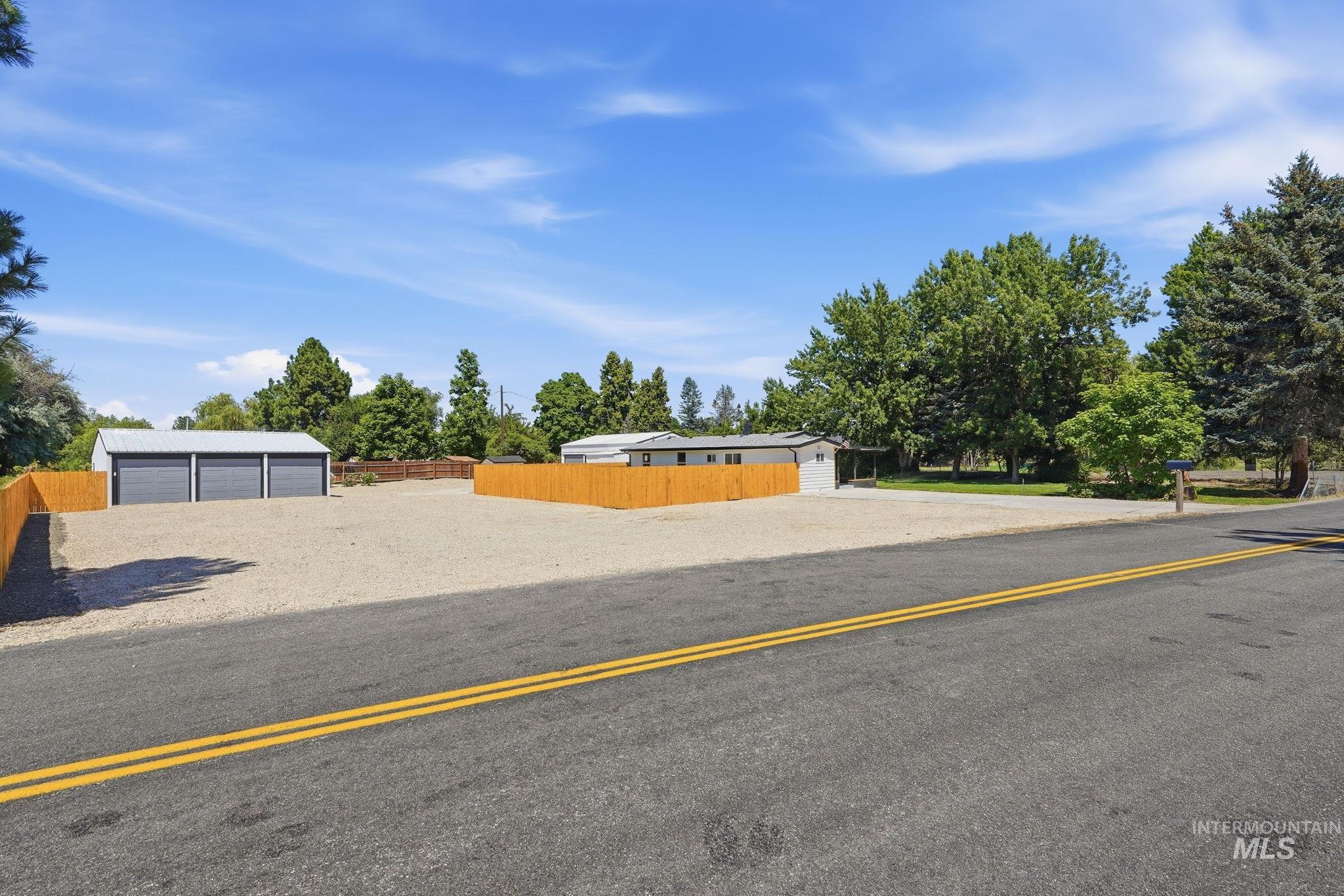 2152 S Artesian Rd, Eagle, Idaho 83616, 3 Bedrooms, 2 Bathrooms, Residential For Sale, Price $749,990,MLS 98993083