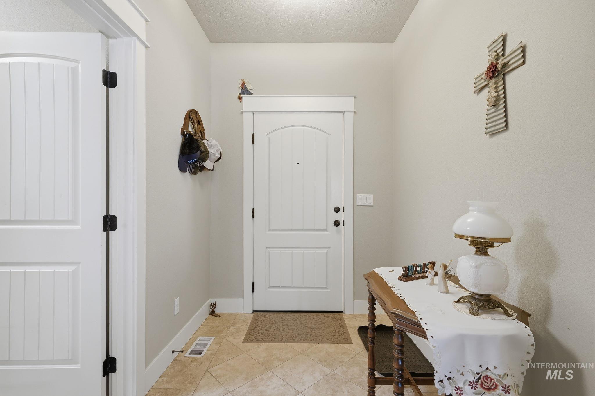 728 W Heather Woods Dr., Nampa, Idaho 83686, 3 Bedrooms, 2 Bathrooms, Residential For Sale, Price $469,900, 98993084
