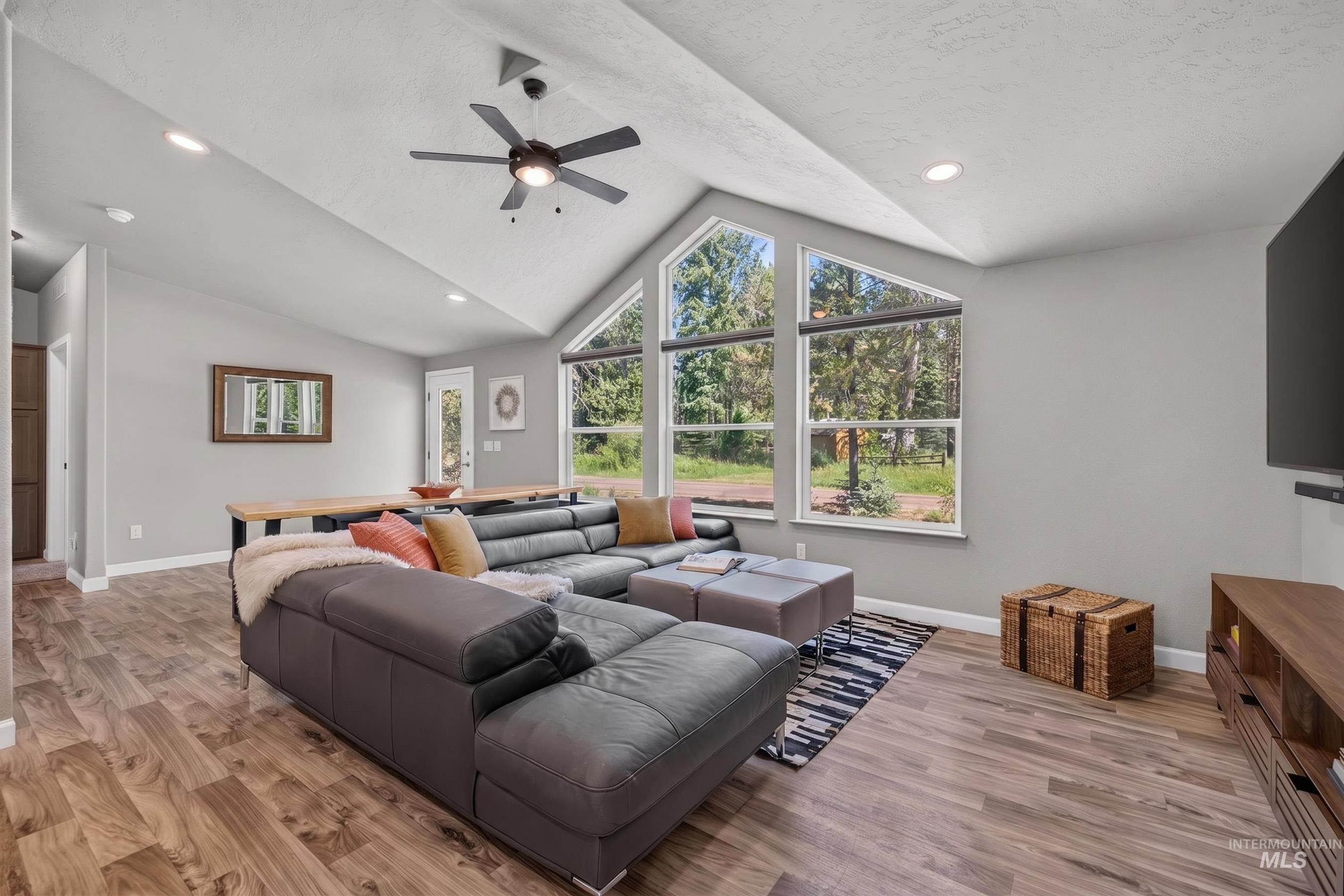 185 Dutch Oven Lane, Donnelly, Idaho 83615, 3 Bedrooms, 2 Bathrooms, Residential For Sale, Price $670,000, 98993098