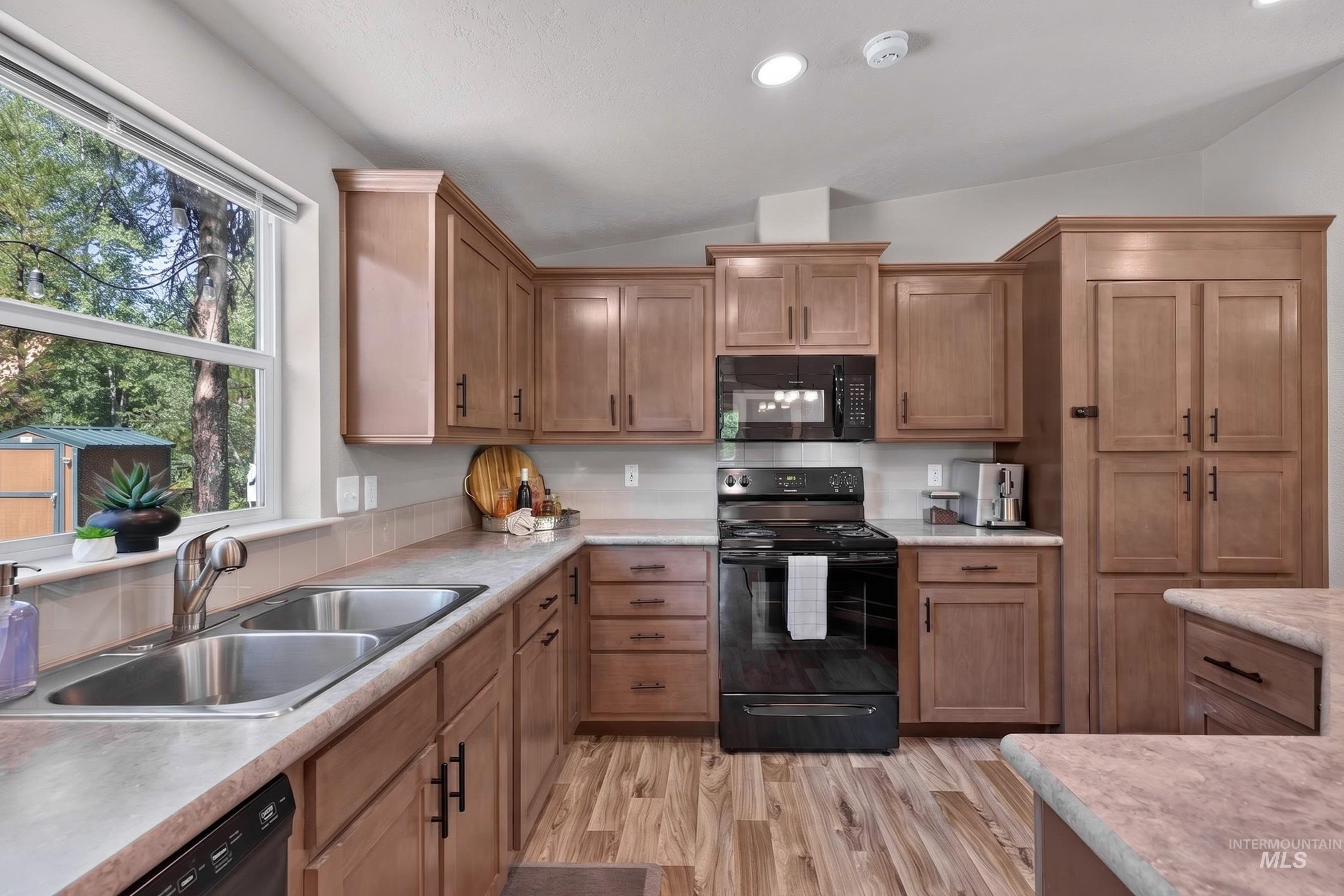 185 Dutch Oven Lane, Donnelly, Idaho 83615, 3 Bedrooms, 2 Bathrooms, Residential For Sale, Price $670,000, 98993098