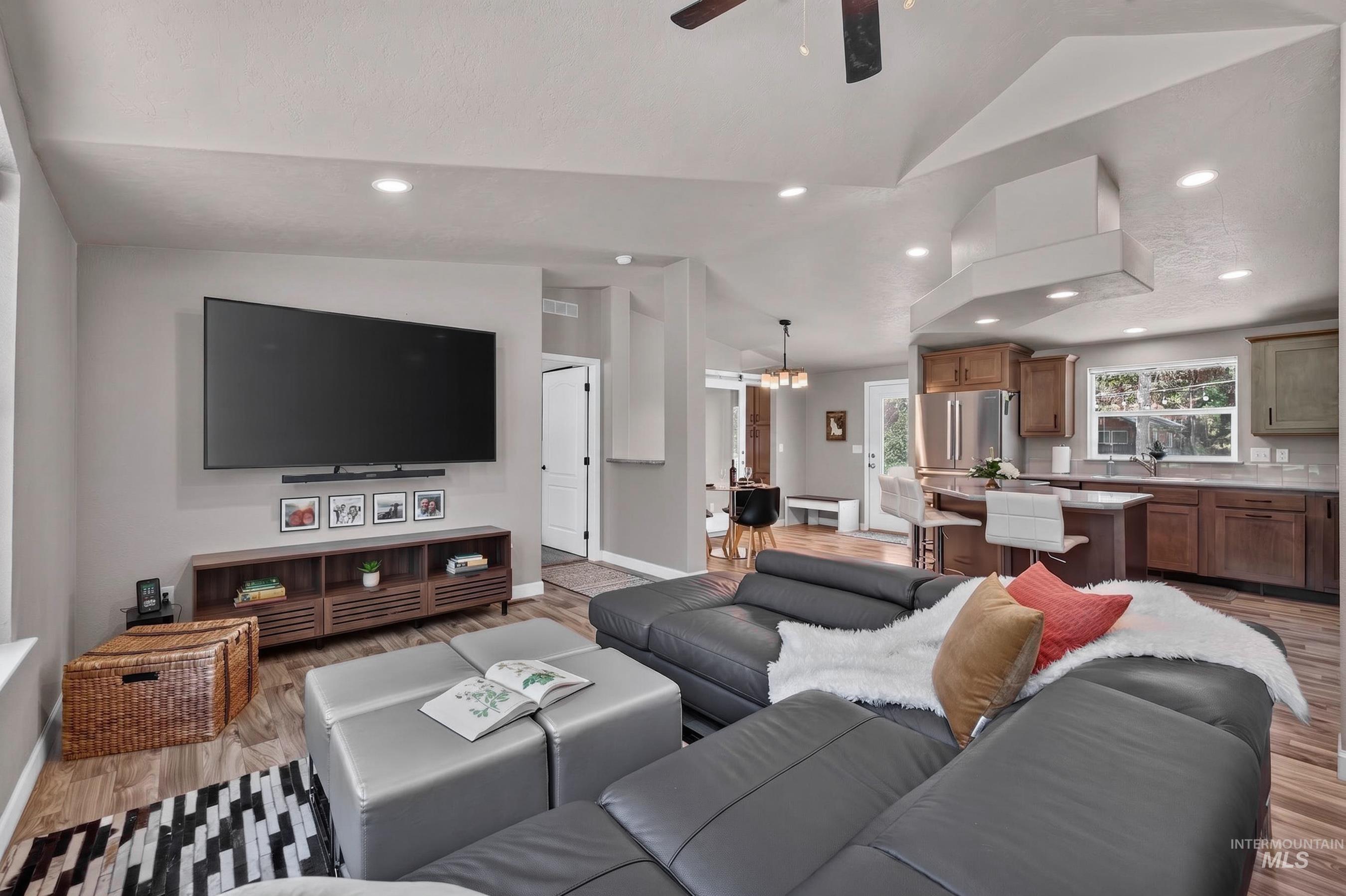 185 Dutch Oven Lane, Donnelly, Idaho 83615, 3 Bedrooms, 2 Bathrooms, Residential For Sale, Price $670,000, 98993098