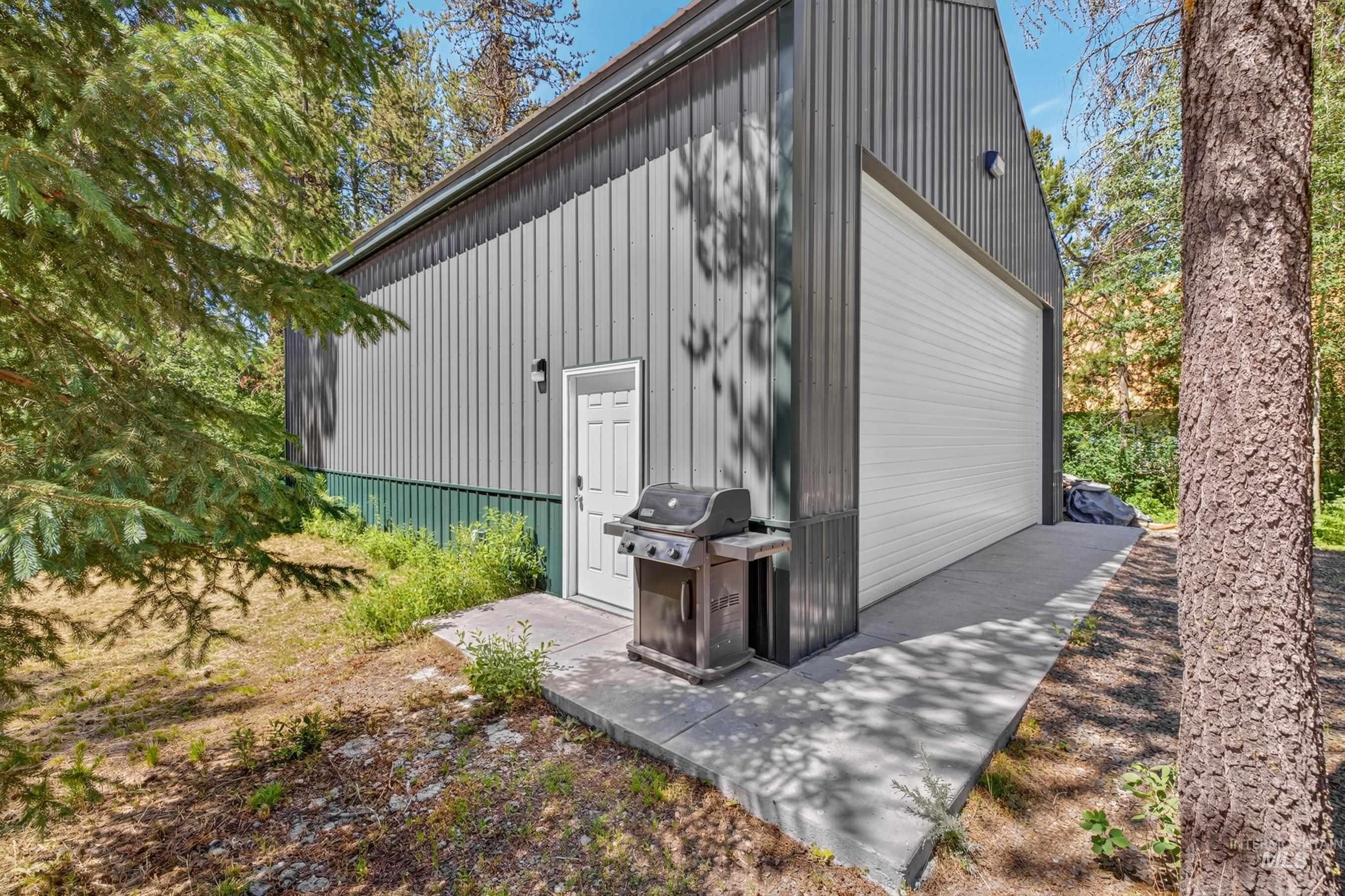 185 Dutch Oven Lane, Donnelly, Idaho 83615, 3 Bedrooms, 2 Bathrooms, Residential For Sale, Price $670,000, 98993098