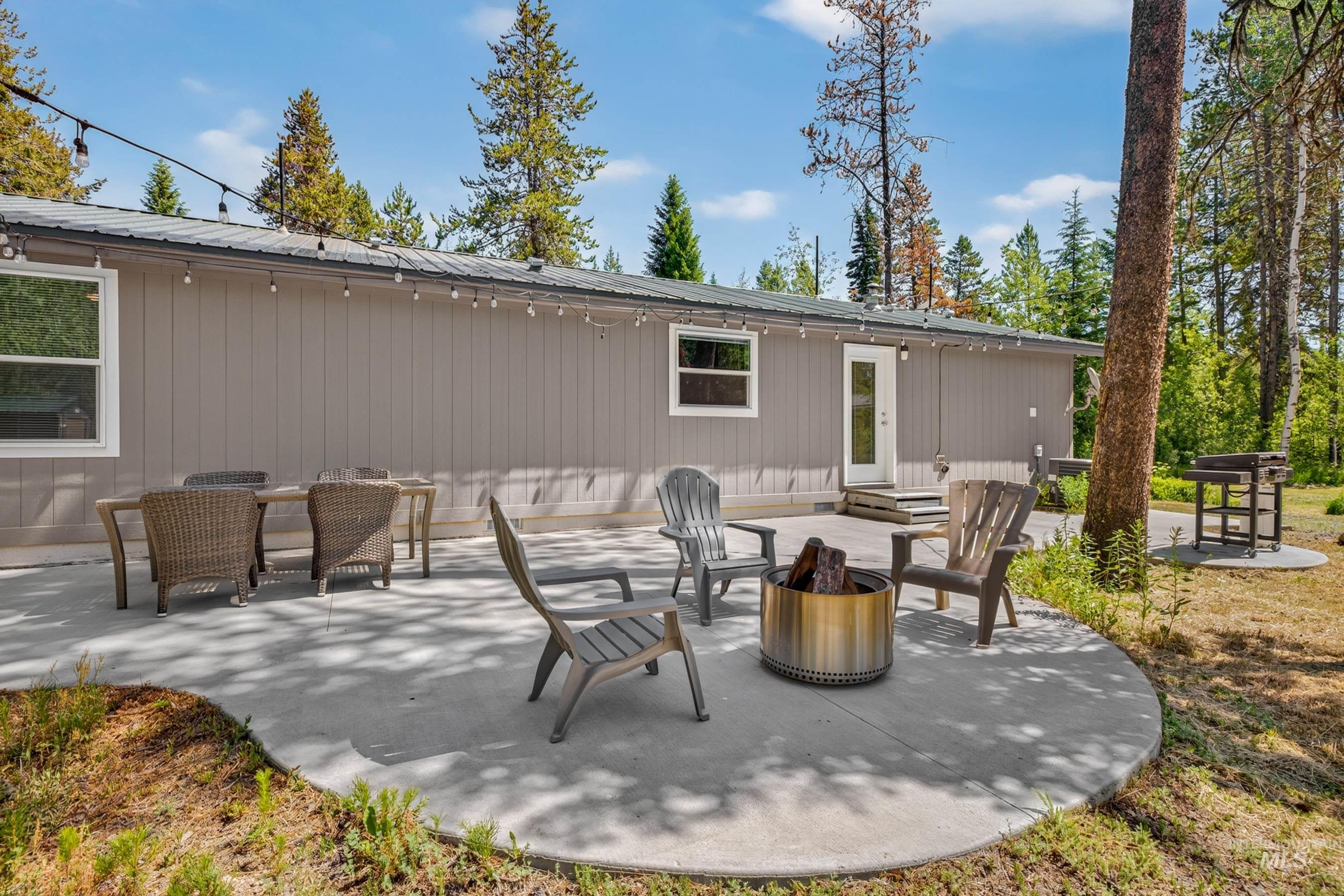 185 Dutch Oven Lane, Donnelly, Idaho 83615, 3 Bedrooms, 2 Bathrooms, Residential For Sale, Price $670,000, 98993098