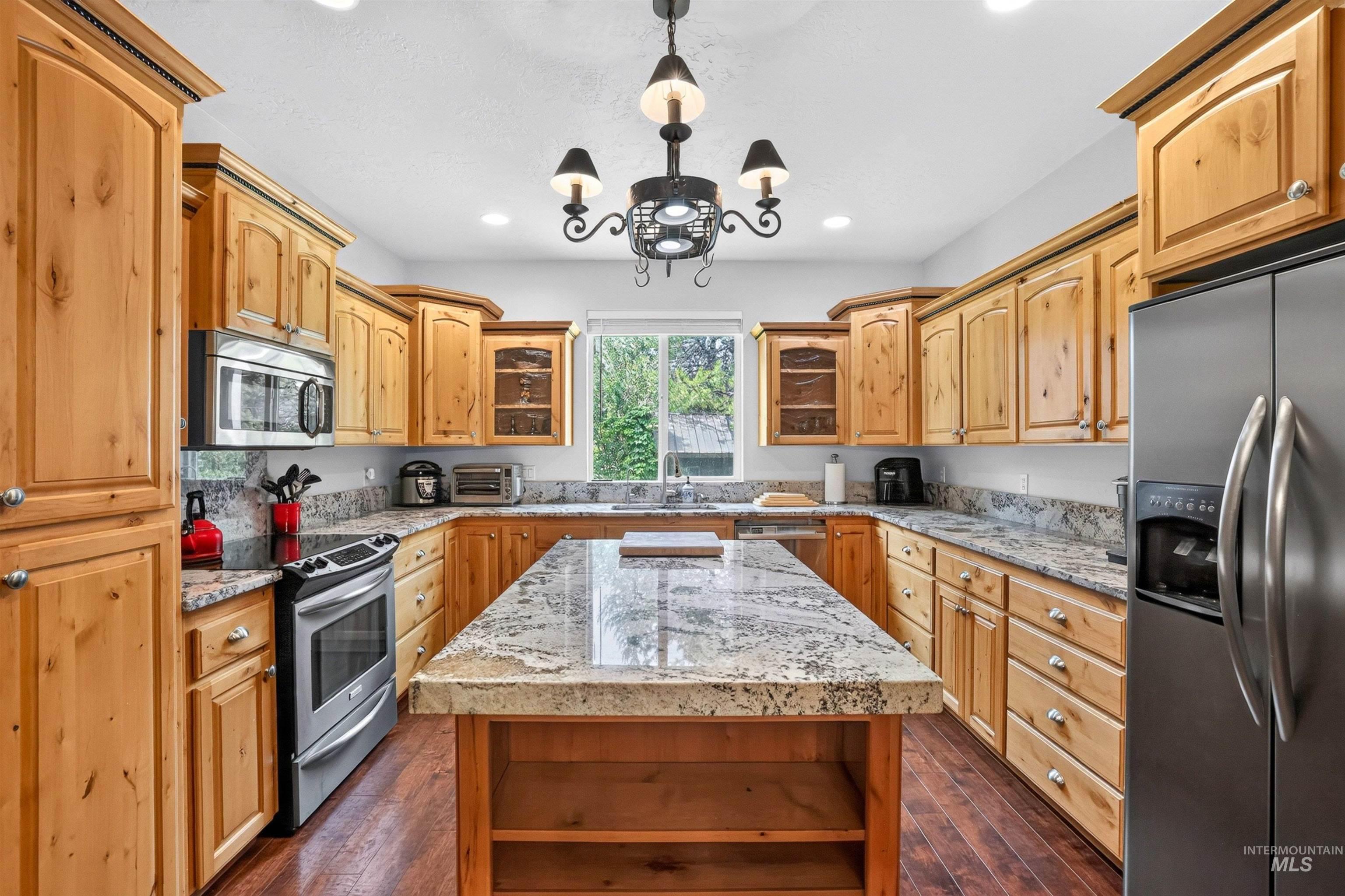 39 Grand Fir Dr, Donnelly, Idaho 83615, 3 Bedrooms, 2 Bathrooms, Residential For Sale, Price $849,000,MLS 98993104