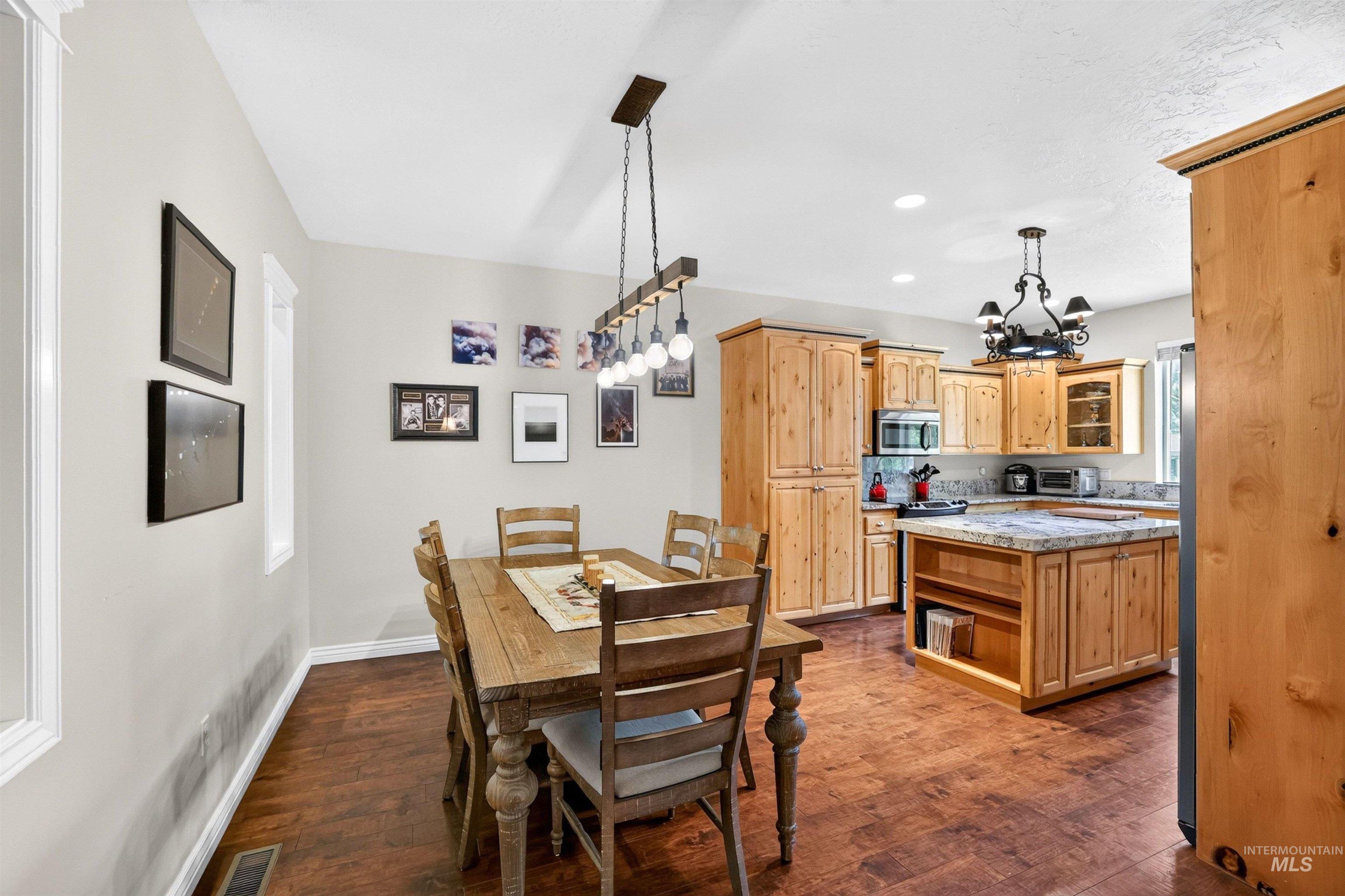 39 Grand Fir Dr, Donnelly, Idaho 83615, 3 Bedrooms, 2 Bathrooms, Residential For Sale, Price $849,000,MLS 98993104