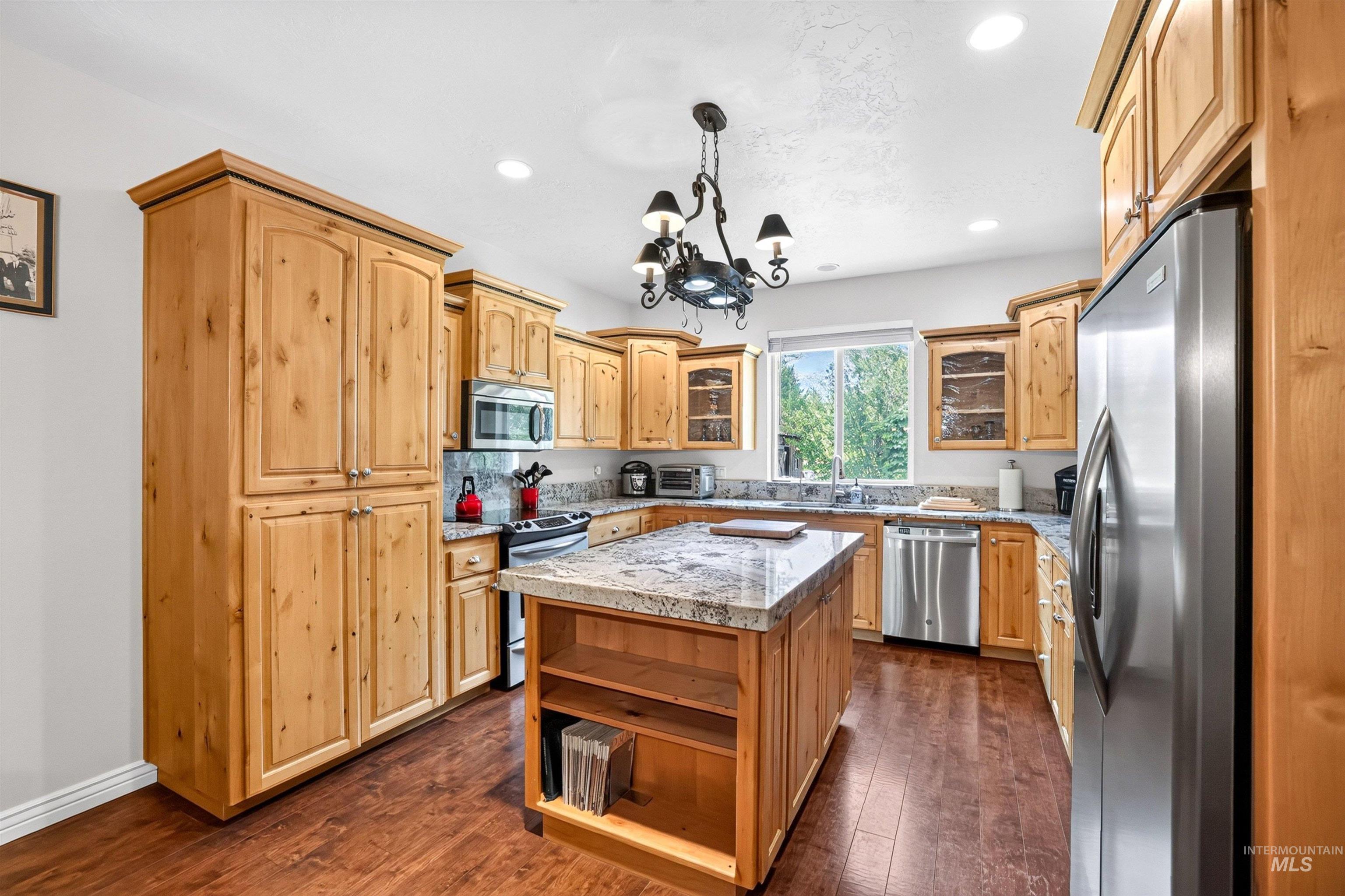 39 Grand Fir Dr, Donnelly, Idaho 83615, 3 Bedrooms, 2 Bathrooms, Residential For Sale, Price $849,000,MLS 98993104