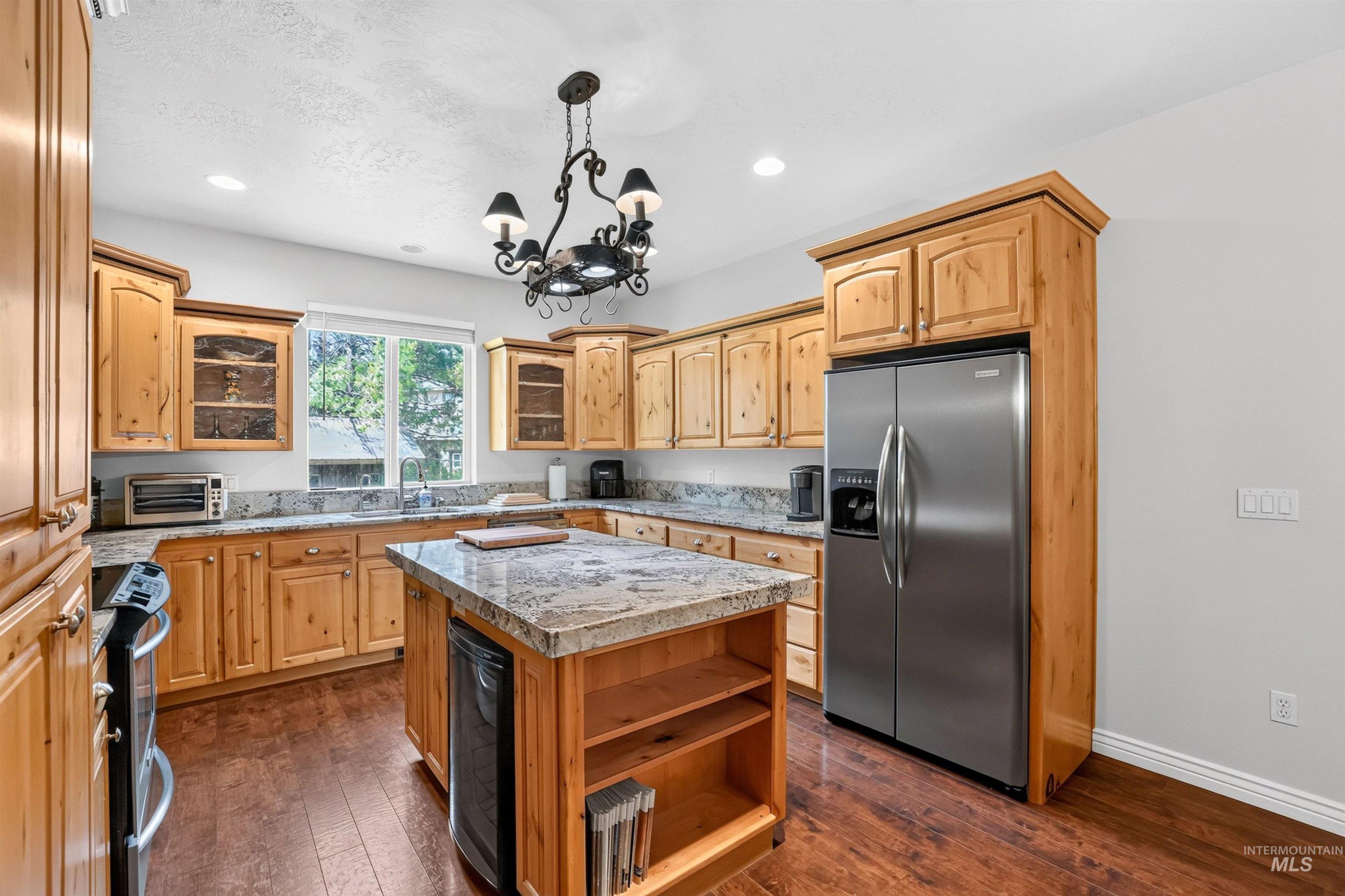39 Grand Fir Dr, Donnelly, Idaho 83615, 3 Bedrooms, 2 Bathrooms, Residential For Sale, Price $849,000,MLS 98993104