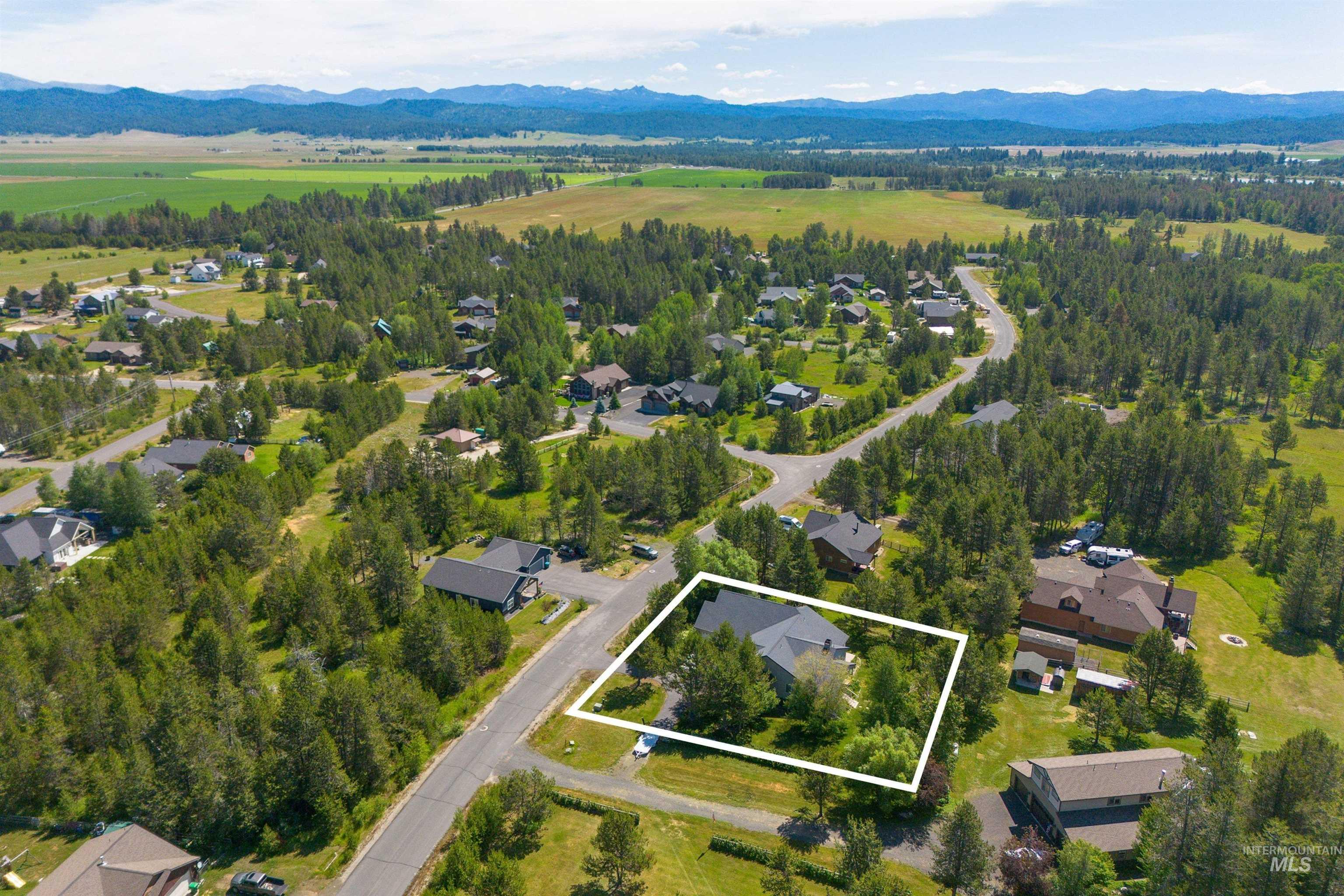 39 Grand Fir Dr, Donnelly, Idaho 83615, 3 Bedrooms, 2 Bathrooms, Residential For Sale, Price $849,000,MLS 98993104