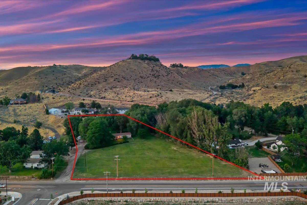 5758 W Hill Rd, Boise, Idaho 83703, 4 Bedrooms, 2 Bathrooms, Residential For Sale, Price $998,000, 98993114