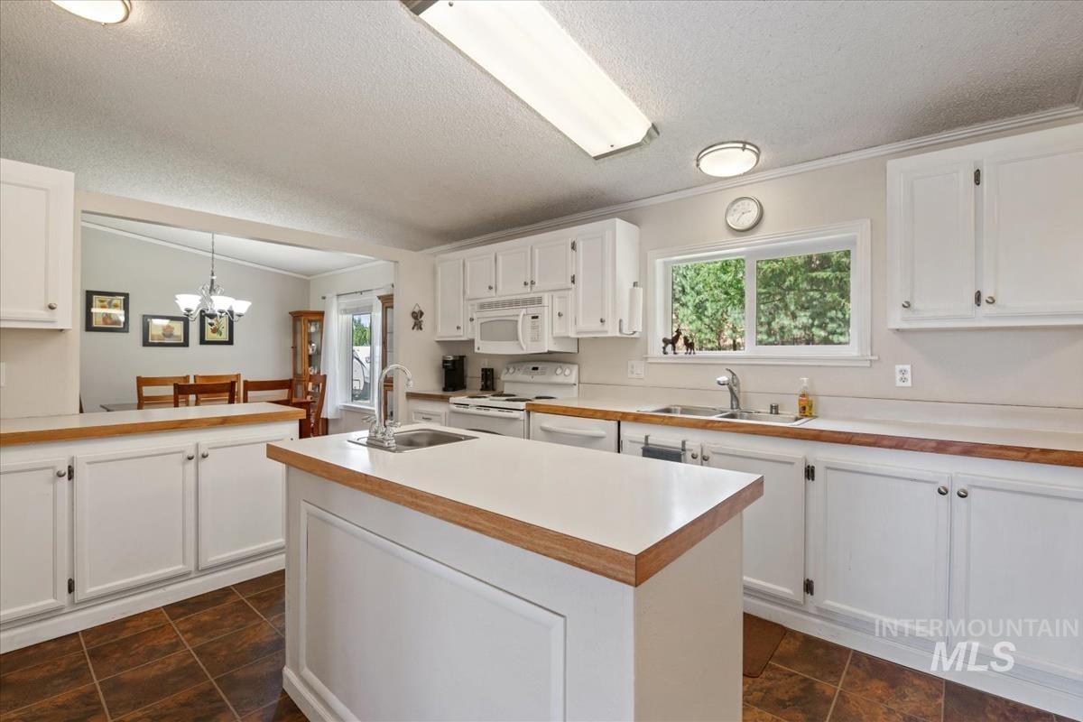 5758 W Hill Rd, Boise, Idaho 83703, 4 Bedrooms, 2 Bathrooms, Residential For Sale, Price $998,000, 98993114