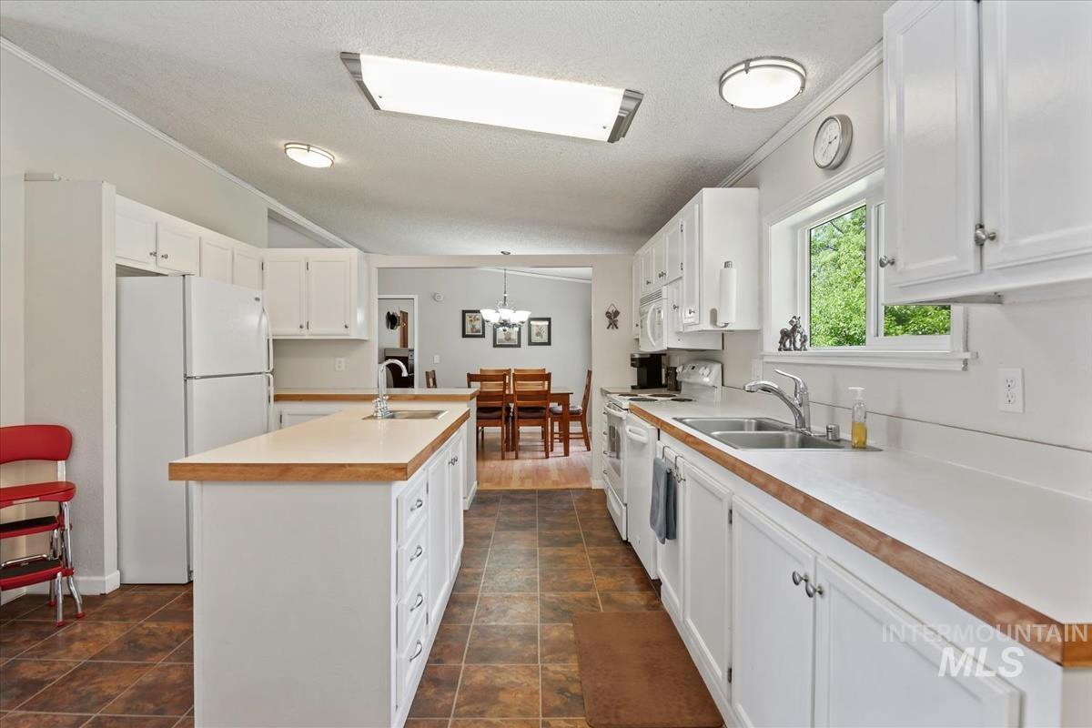 5758 W Hill Rd, Boise, Idaho 83703, 4 Bedrooms, 2 Bathrooms, Residential For Sale, Price $998,000, 98993114