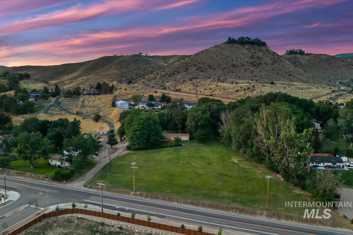5758 W Hill Rd, Boise, Idaho 83703-2951, 4 Bedrooms, 2 Bathrooms, Residential For Sale, Price $998,000, 98993114
