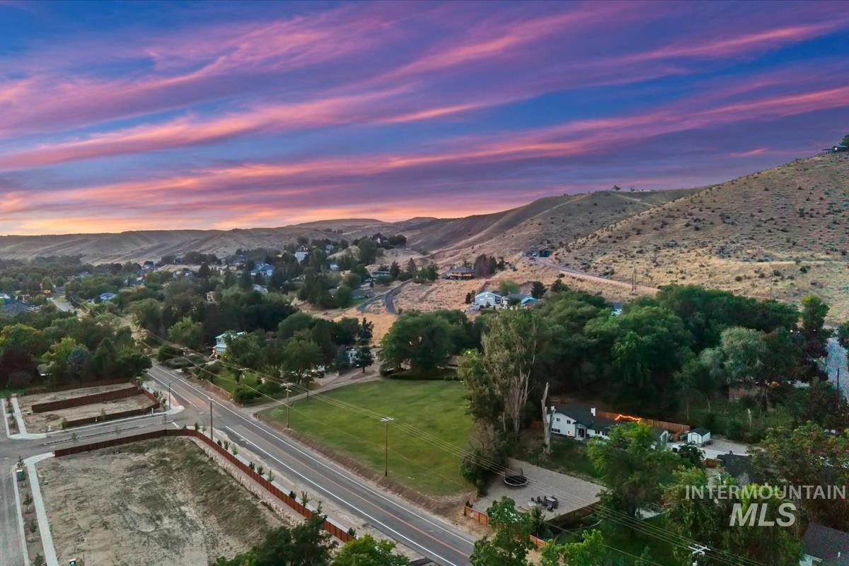 5758 W Hill Rd, Boise, Idaho 83703-2951, 4 Bedrooms, 2 Bathrooms, Residential For Sale, Price $998,000, 98993114