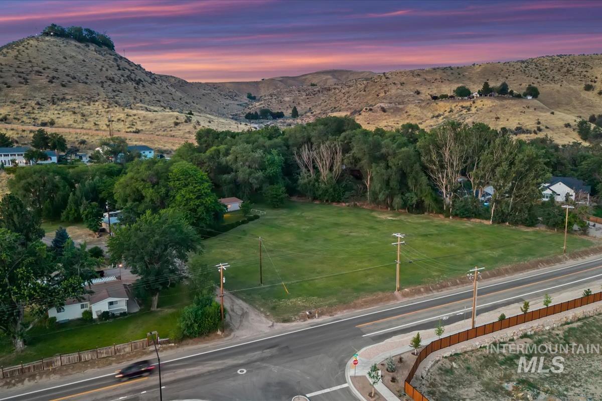 5758 W Hill Rd, Boise, Idaho 83703-2951, 4 Bedrooms, 2 Bathrooms, Residential For Sale, Price $998,000, 98993114