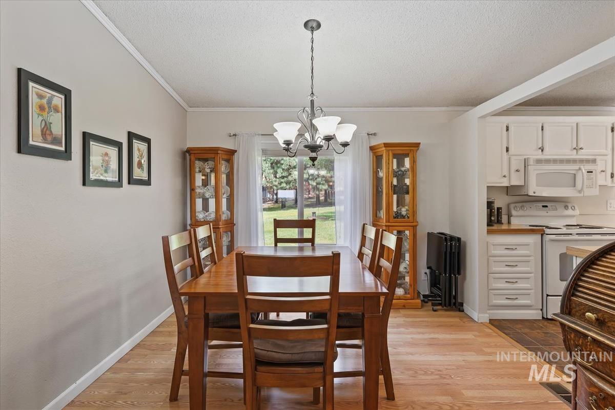 5758 W Hill Rd, Boise, Idaho 83703, 4 Bedrooms, 2 Bathrooms, Residential For Sale, Price $998,000, 98993114