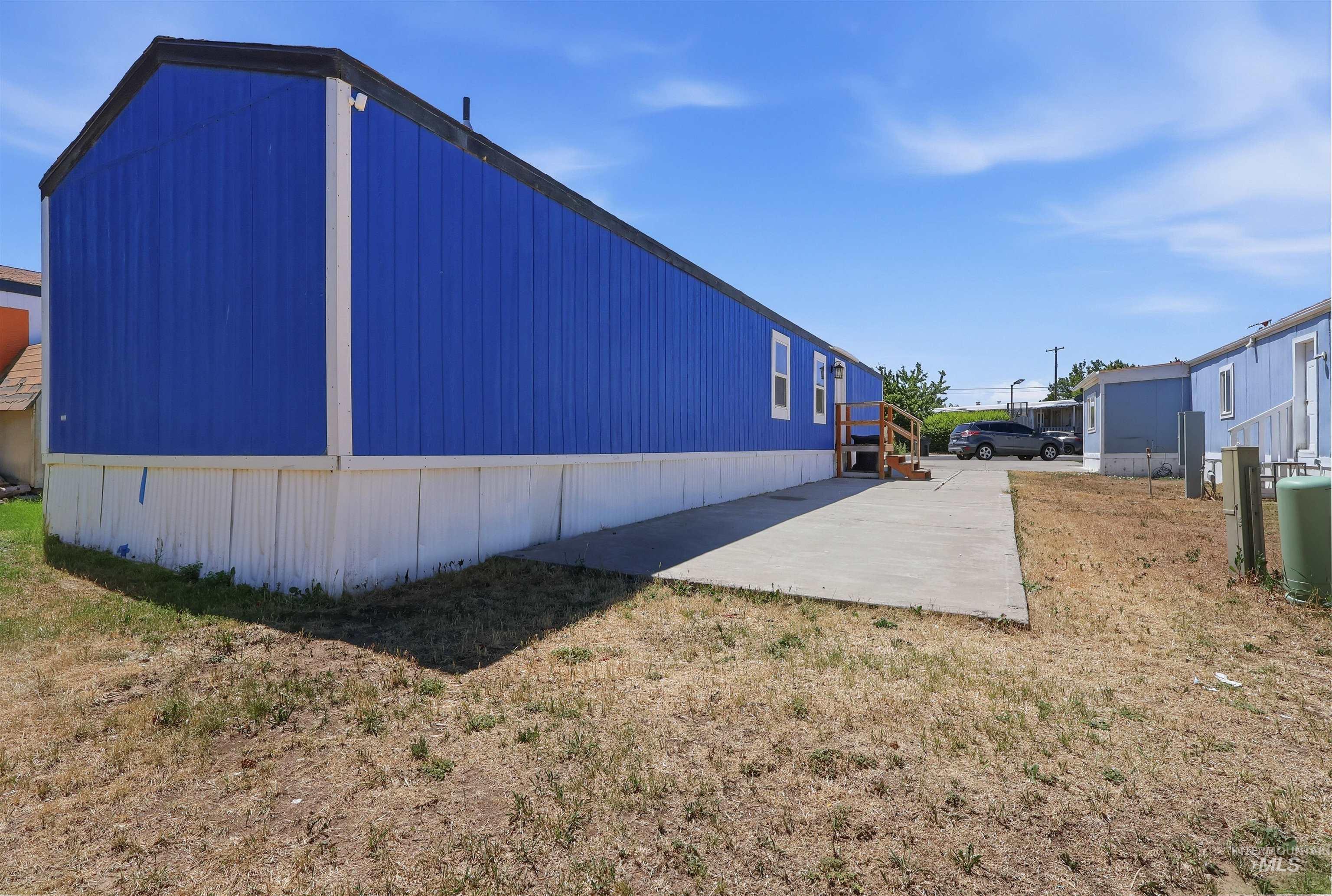 33 Manor Drive, Buhl, Idaho 83316, 3 Bedrooms, 2 Bathrooms, Residential For Sale, Price $60,000, 98993116