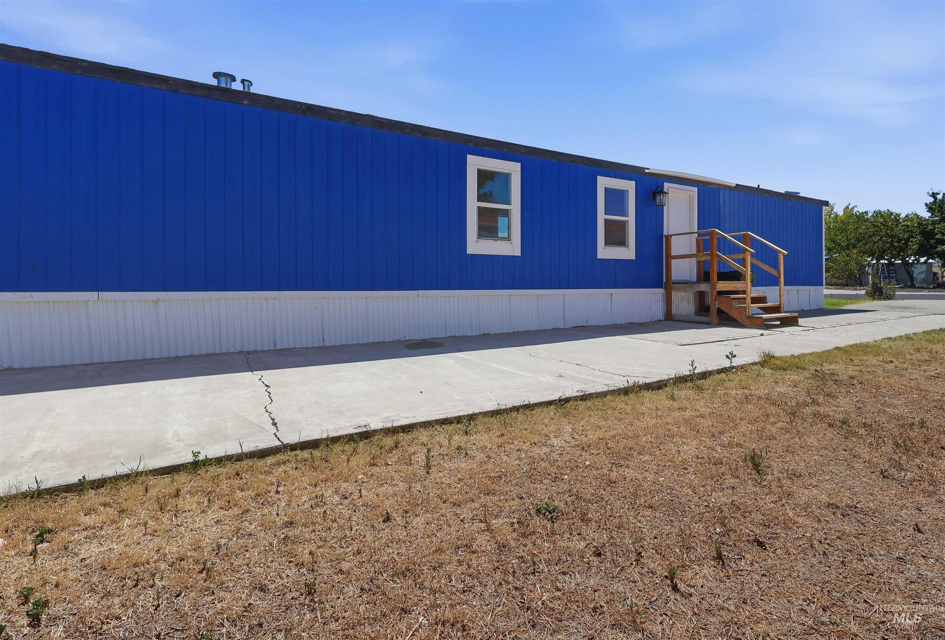 33 Manor Drive, Buhl, Idaho 83316, 3 Bedrooms, 2 Bathrooms, Residential For Sale, Price $60,000, 98993116