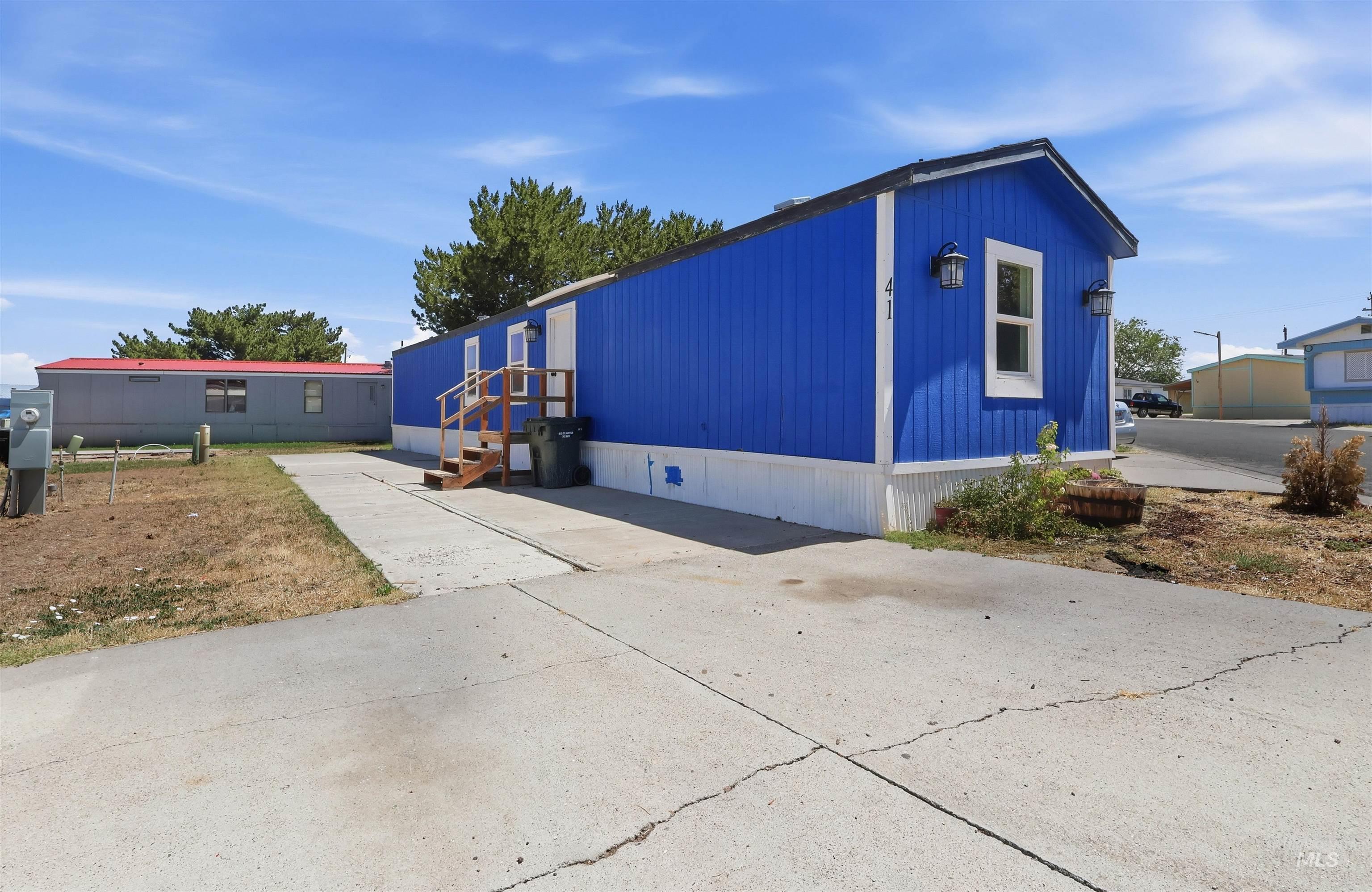 33 Manor Drive, Buhl, Idaho 83316, 3 Bedrooms, 2 Bathrooms, Residential For Sale, Price $60,000, 98993116