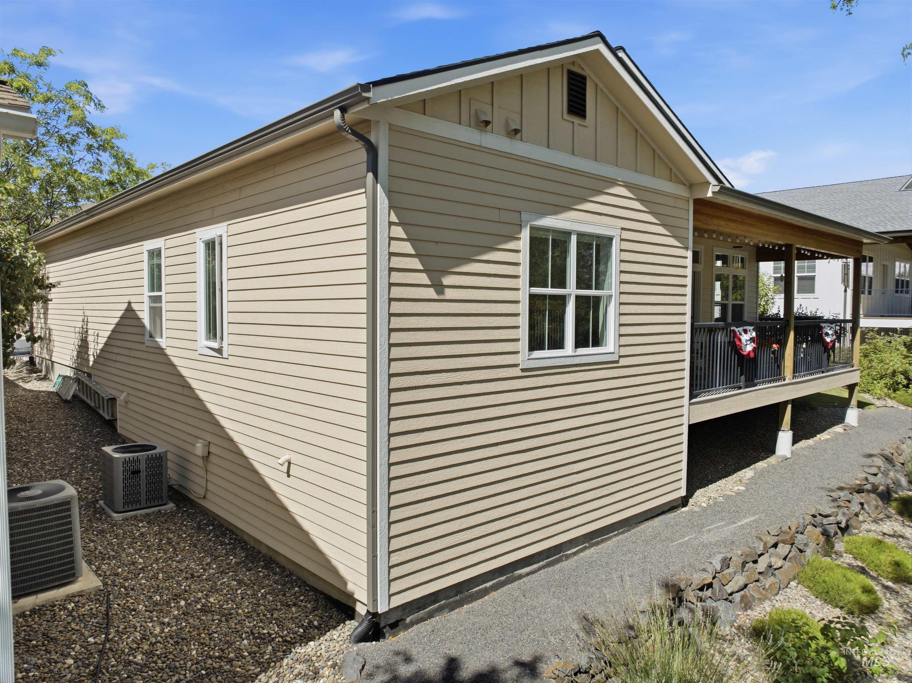 2075 Sunnyside Ave, Moscow, Idaho 83843, 2 Bedrooms, 2 Bathrooms, Residential For Sale, Price $470,000, 98993117