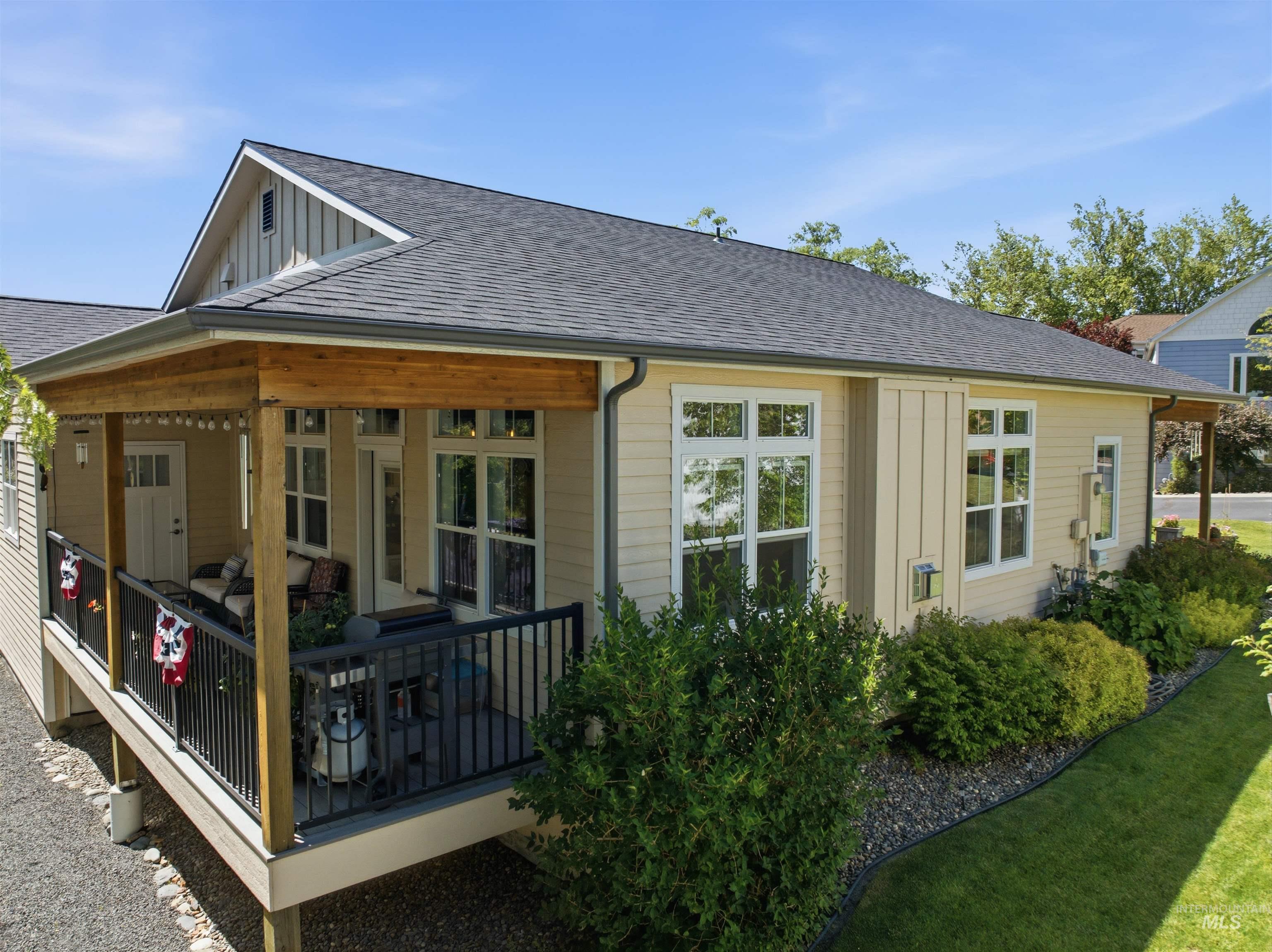 2075 Sunnyside Ave, Moscow, Idaho 83843, 2 Bedrooms, 2 Bathrooms, Residential For Sale, Price $470,000, 98993117