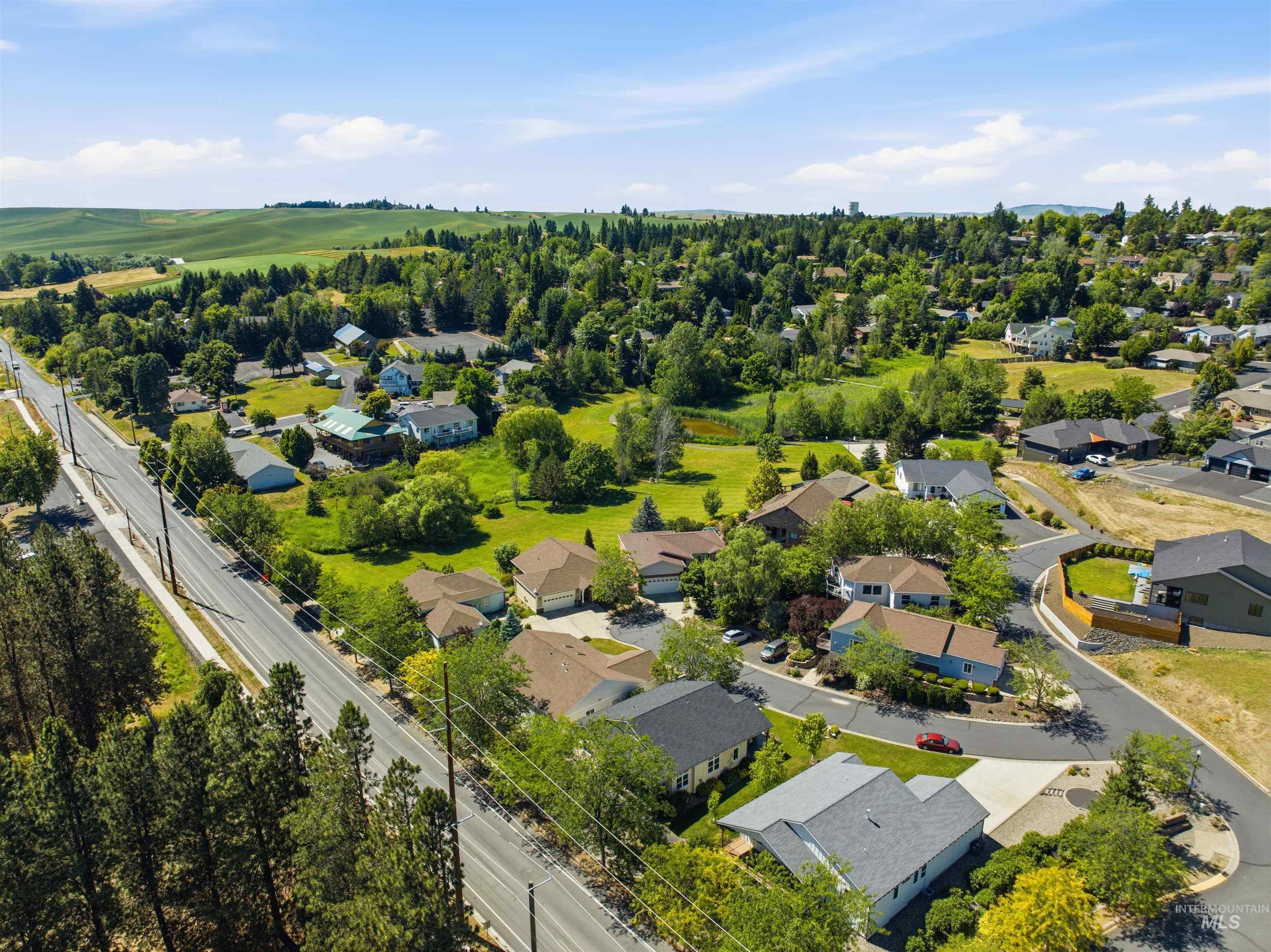 2075 Sunnyside Ave, Moscow, Idaho 83843, 2 Bedrooms, 2 Bathrooms, Residential For Sale, Price $470,000, 98993117