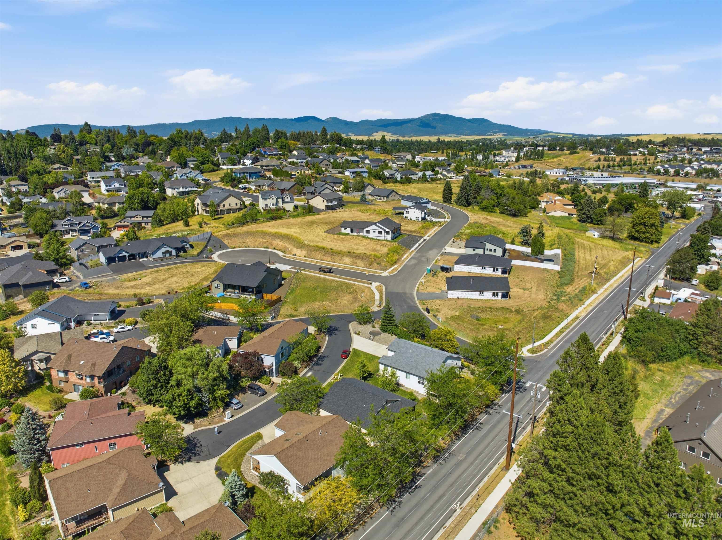 2075 Sunnyside Ave, Moscow, Idaho 83843, 2 Bedrooms, 2 Bathrooms, Residential For Sale, Price $470,000, 98993117