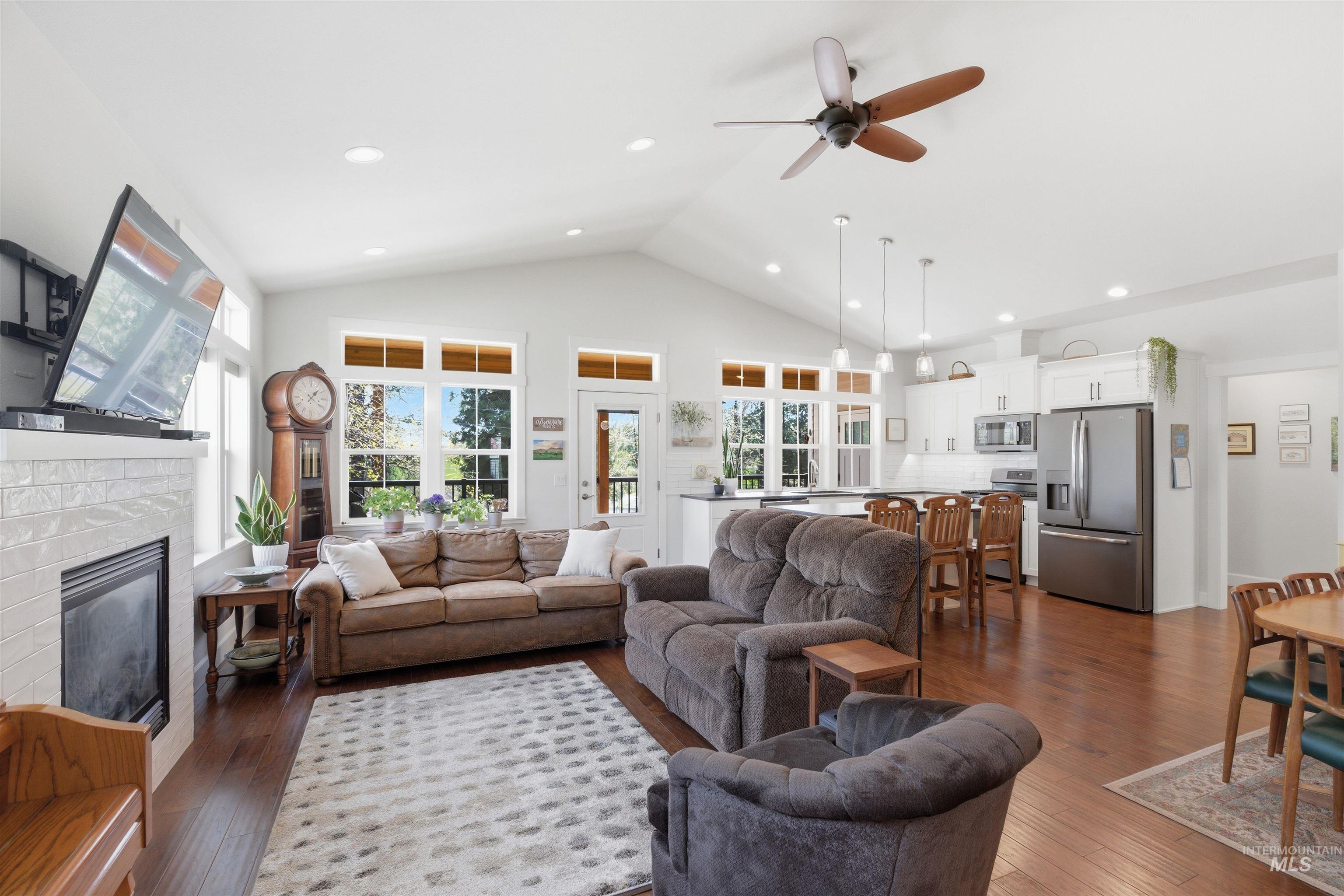 2075 Sunnyside Ave, Moscow, Idaho 83843, 2 Bedrooms, 2 Bathrooms, Residential For Sale, Price $470,000, 98993117