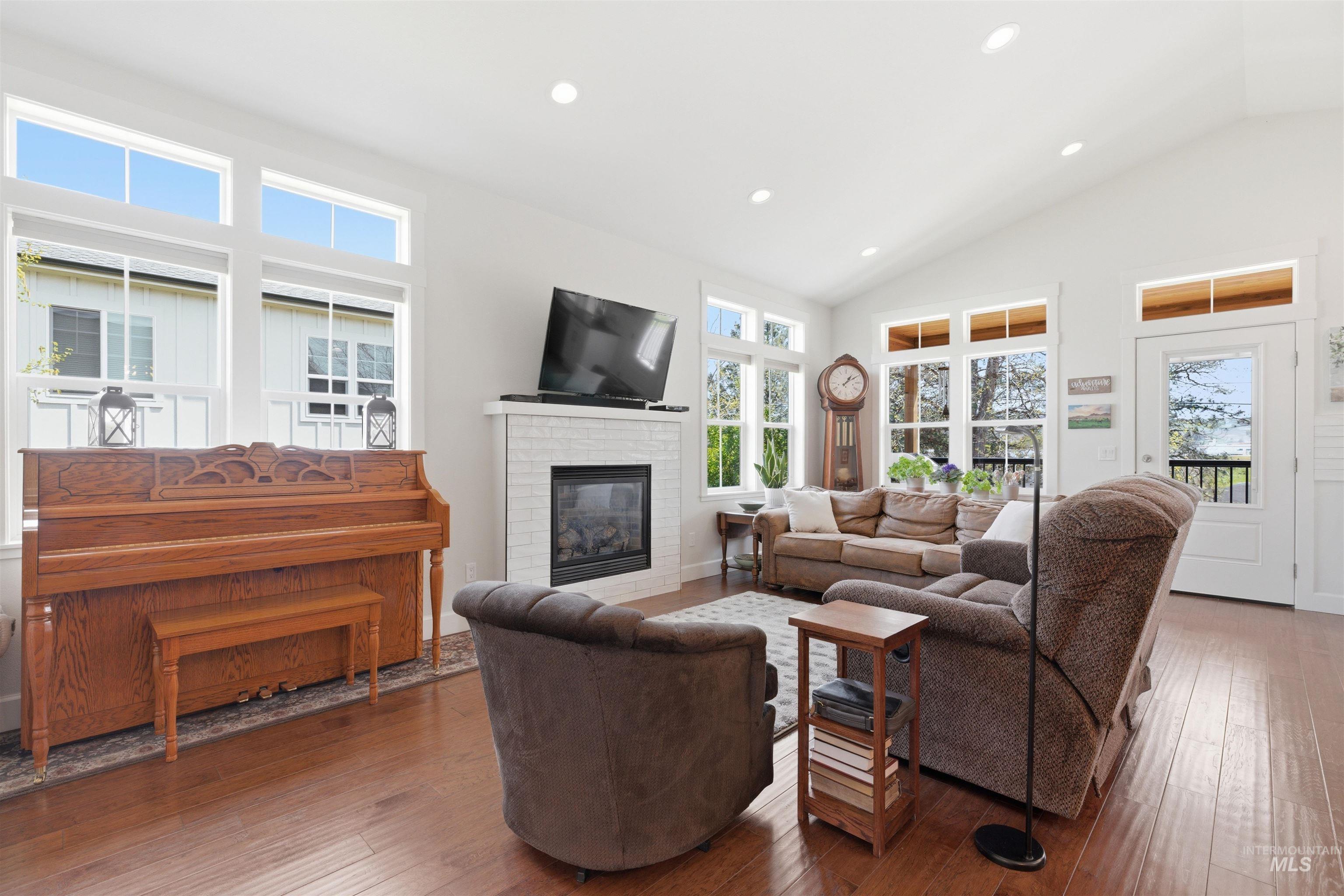 2075 Sunnyside Ave, Moscow, Idaho 83843, 2 Bedrooms, 2 Bathrooms, Residential For Sale, Price $470,000, 98993117